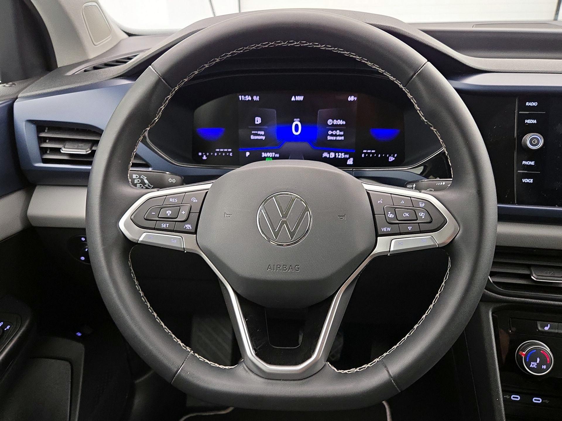 Thumbnail: 2023 Volkswagen Taos - 10