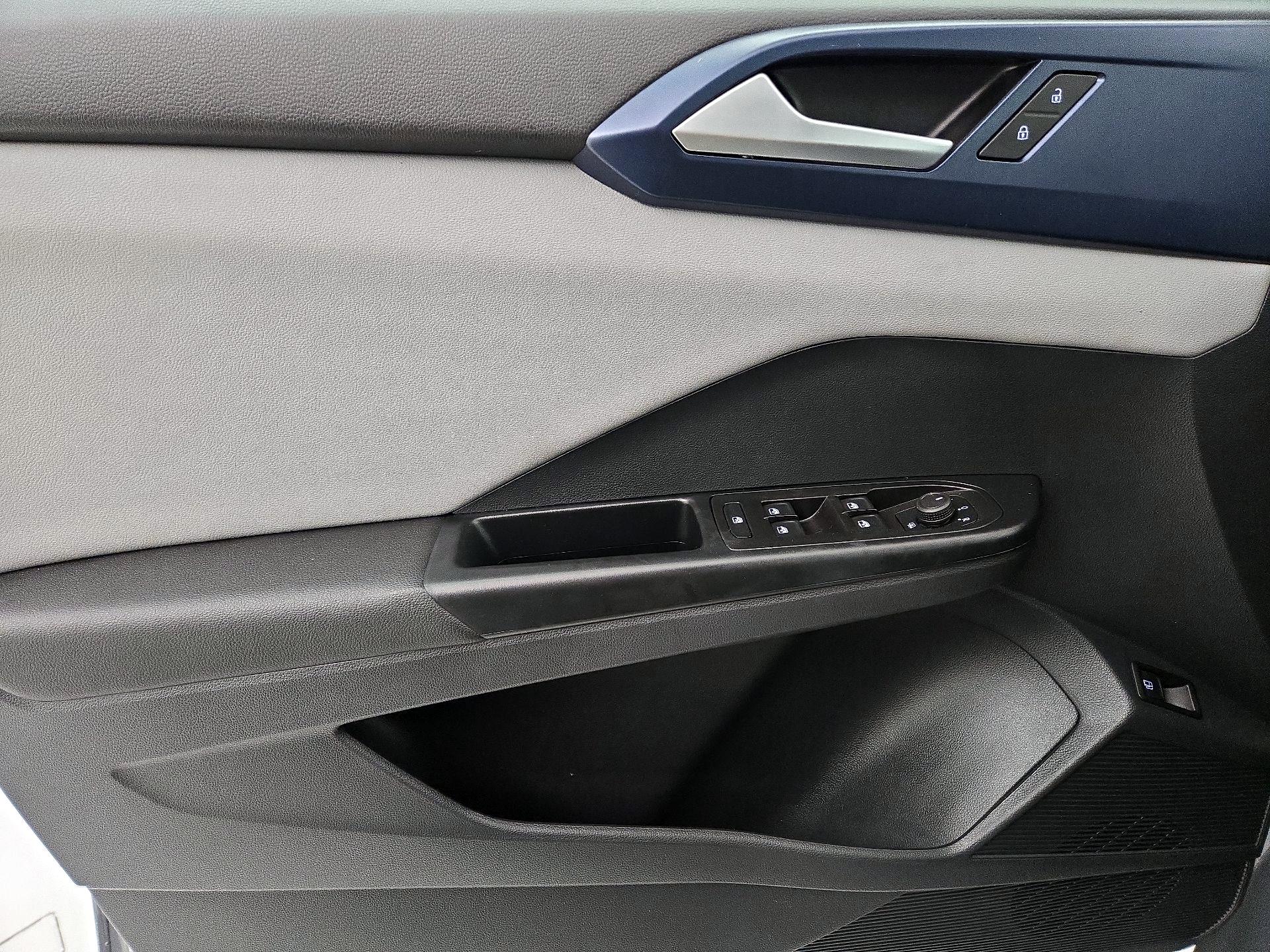 Thumbnail: 2023 Volkswagen Taos - 12