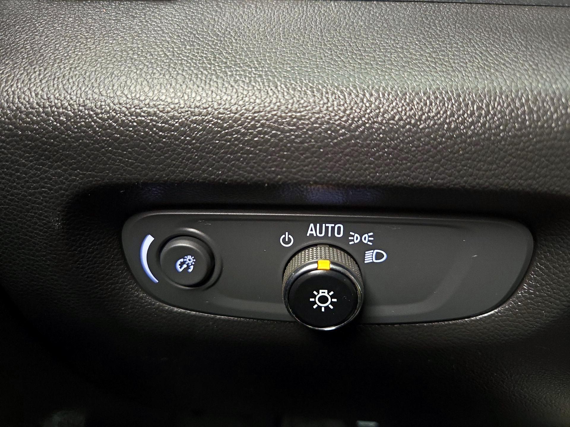 Thumbnail: 2022 Chevrolet Traverse - 13