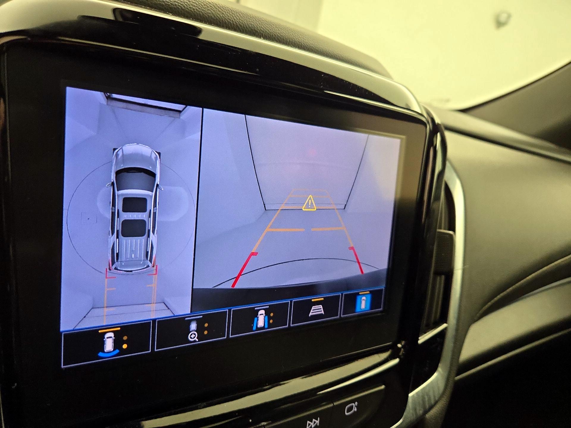 Thumbnail: 2022 Chevrolet Traverse - 14