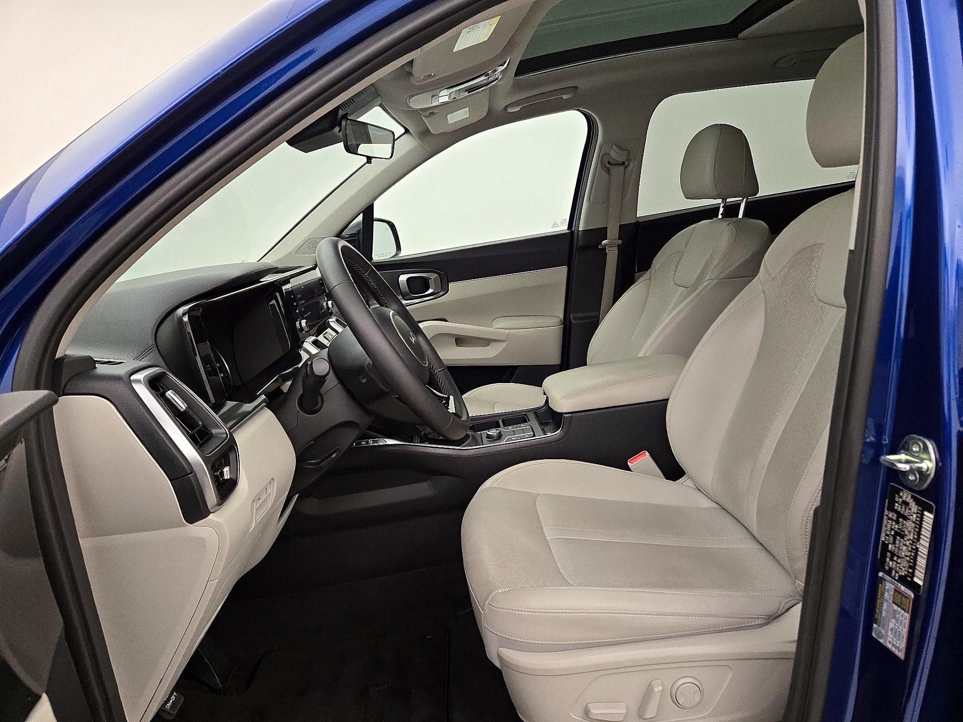 Thumbnail: 2023 Kia Sorento - 11