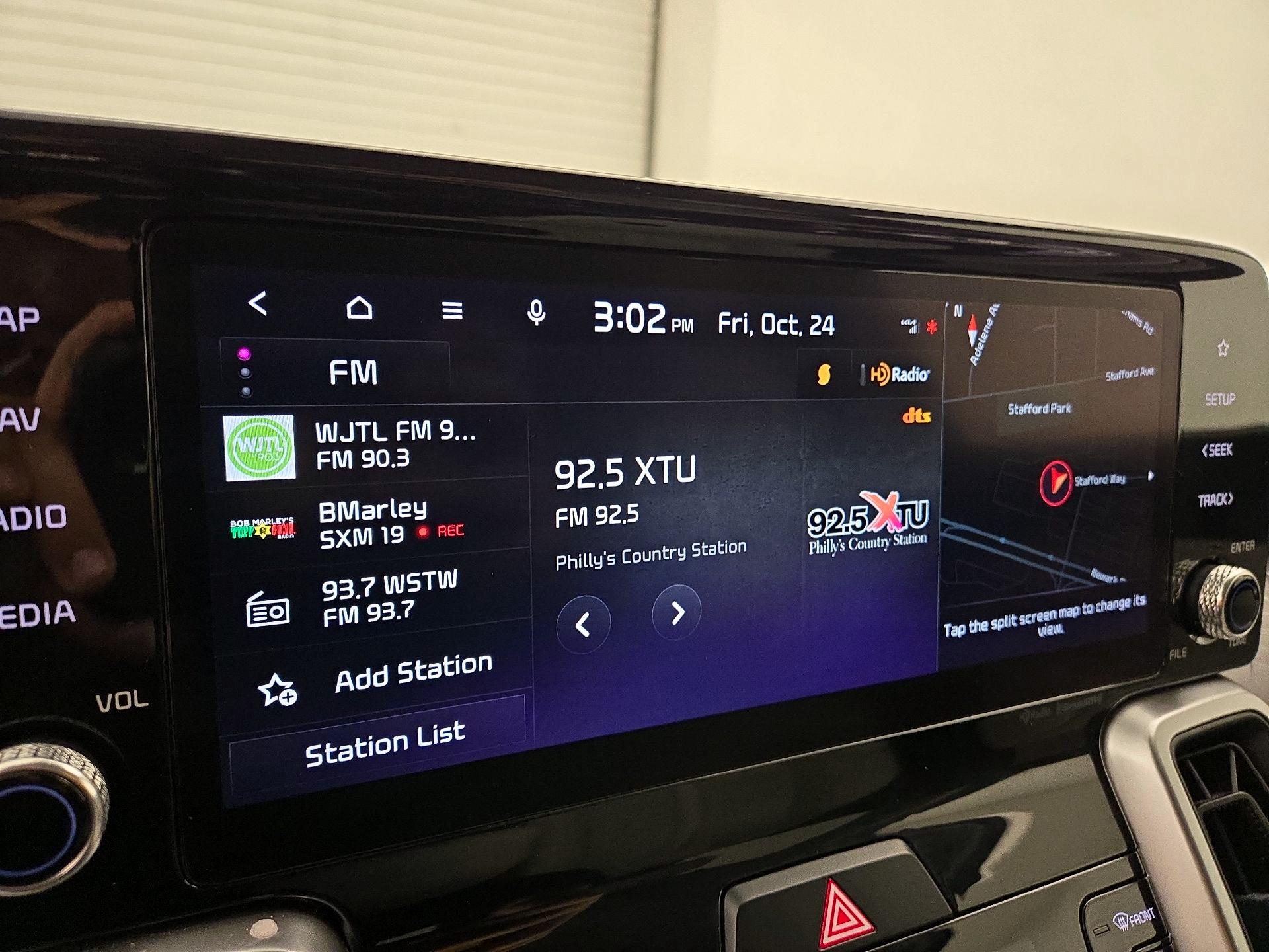 Thumbnail: 2023 Kia Sorento - 16