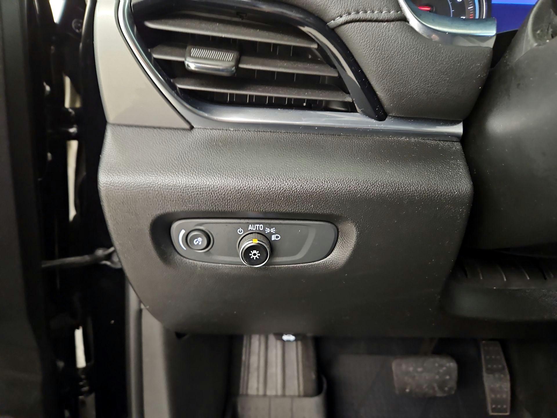 Thumbnail: 2022 Chevrolet Traverse - 13