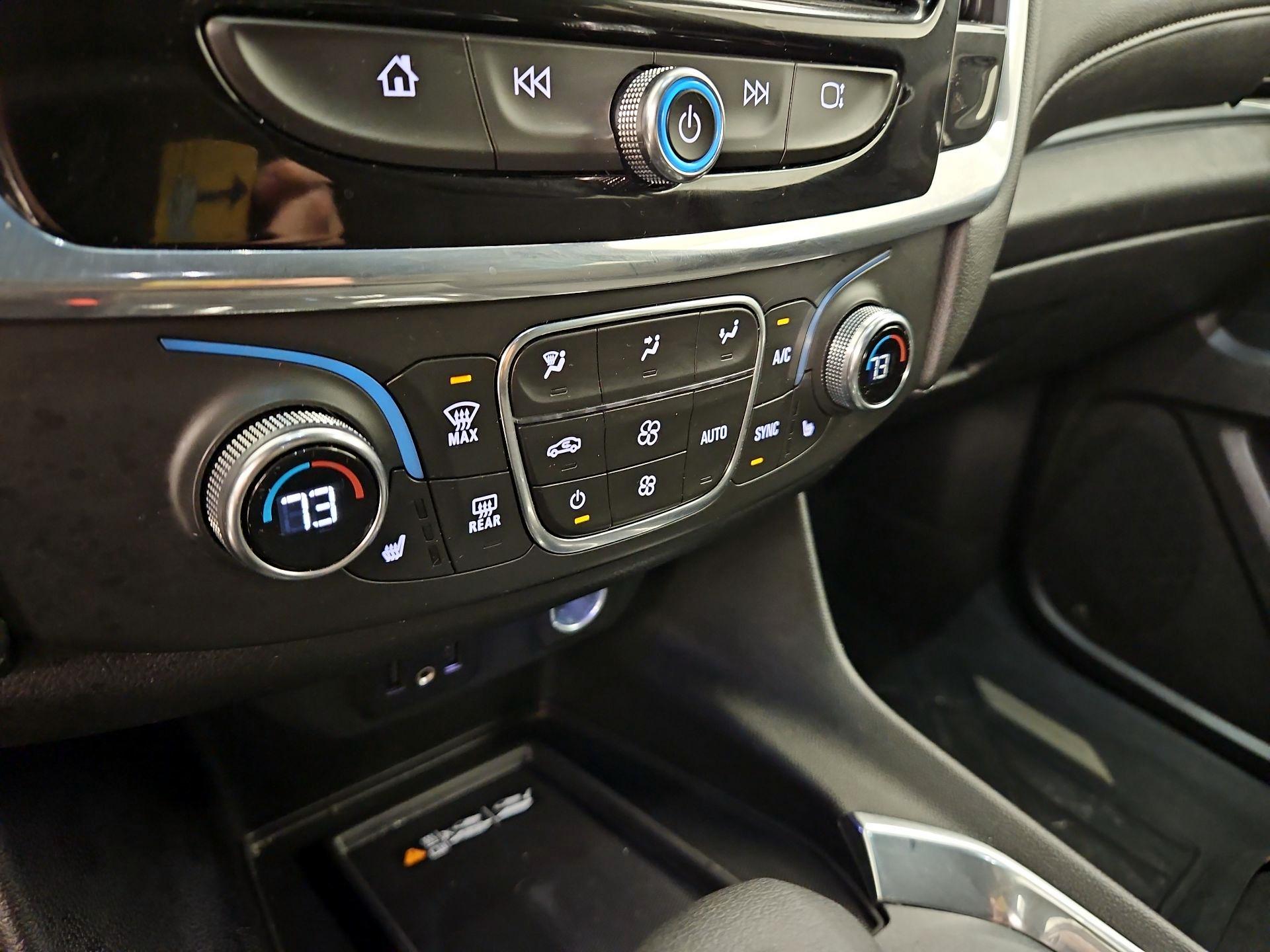 Thumbnail: 2022 Chevrolet Traverse - 16