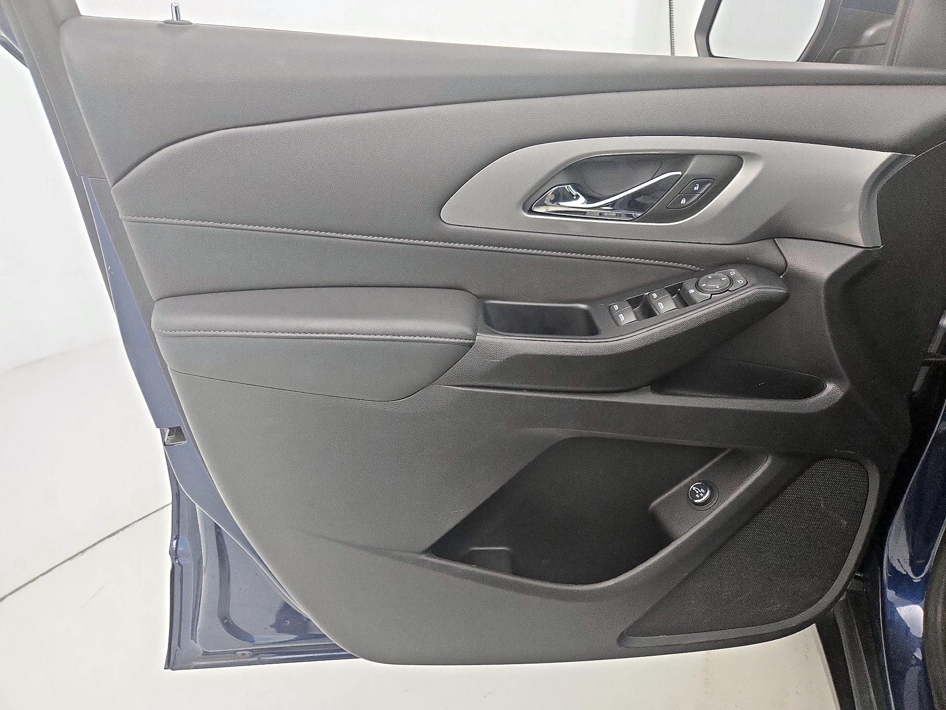 Thumbnail: 2023 Chevrolet Traverse - 12