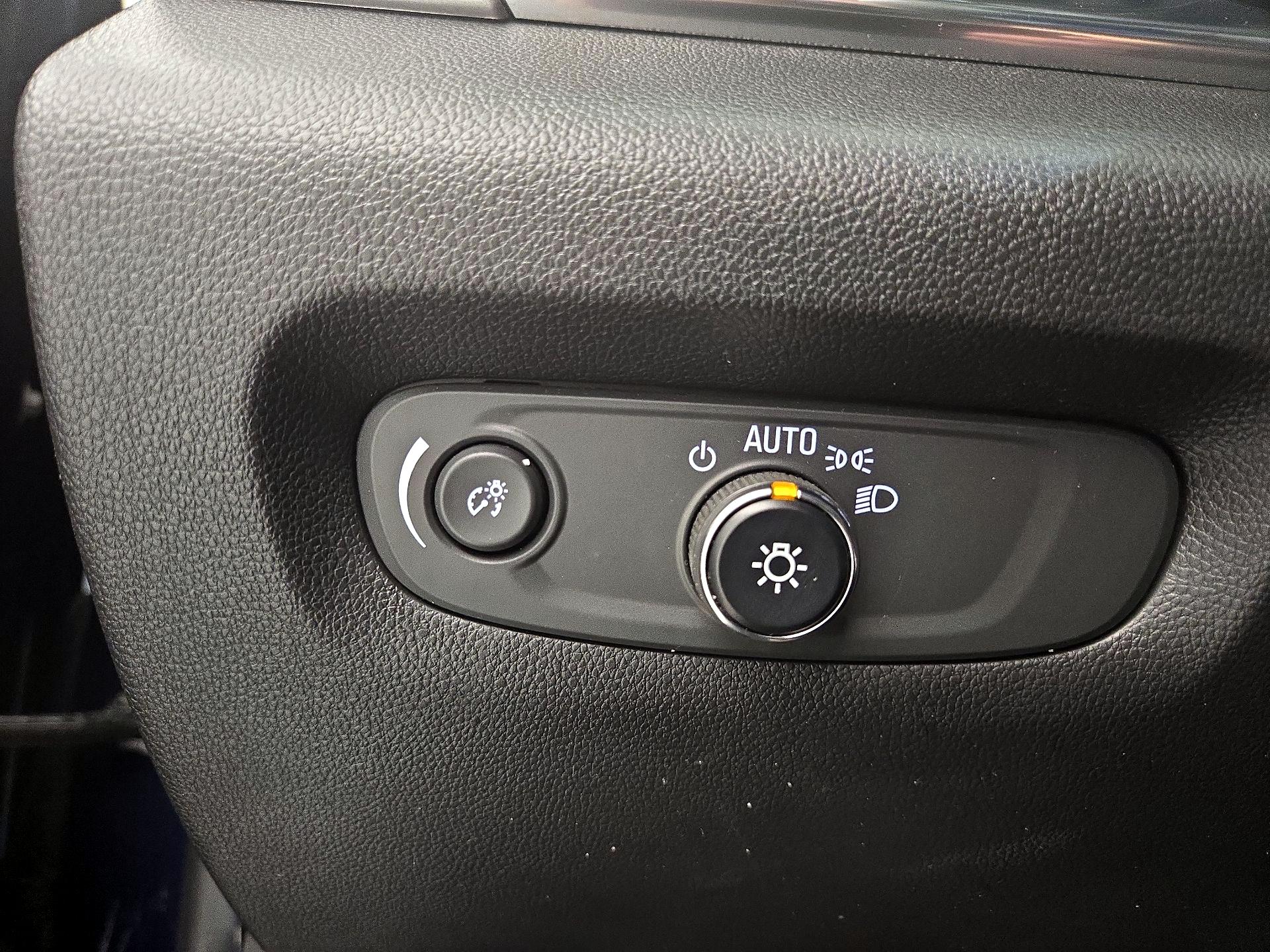 Thumbnail: 2023 Chevrolet Traverse - 13