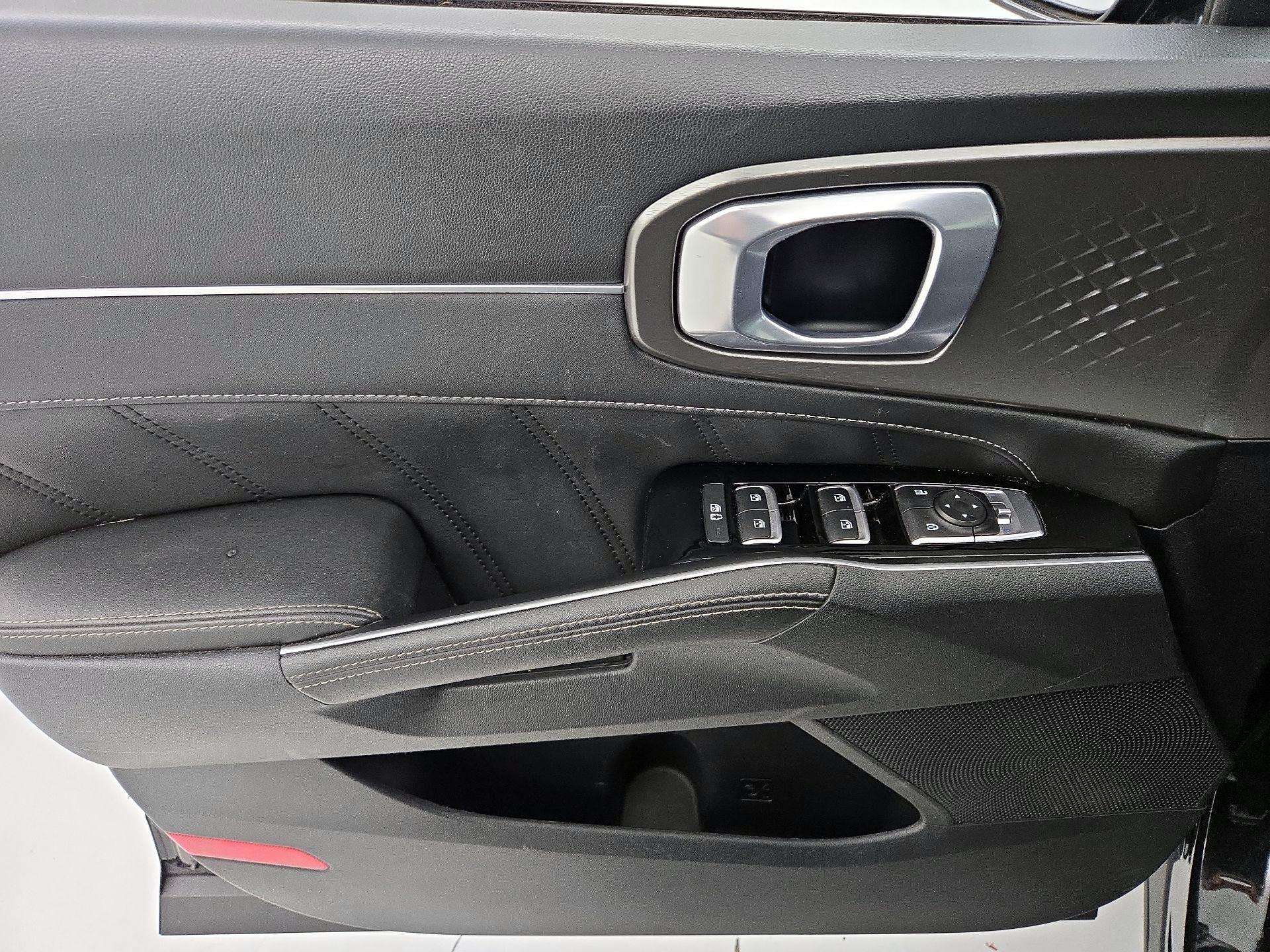 Thumbnail: 2022 Kia Sorento - 12