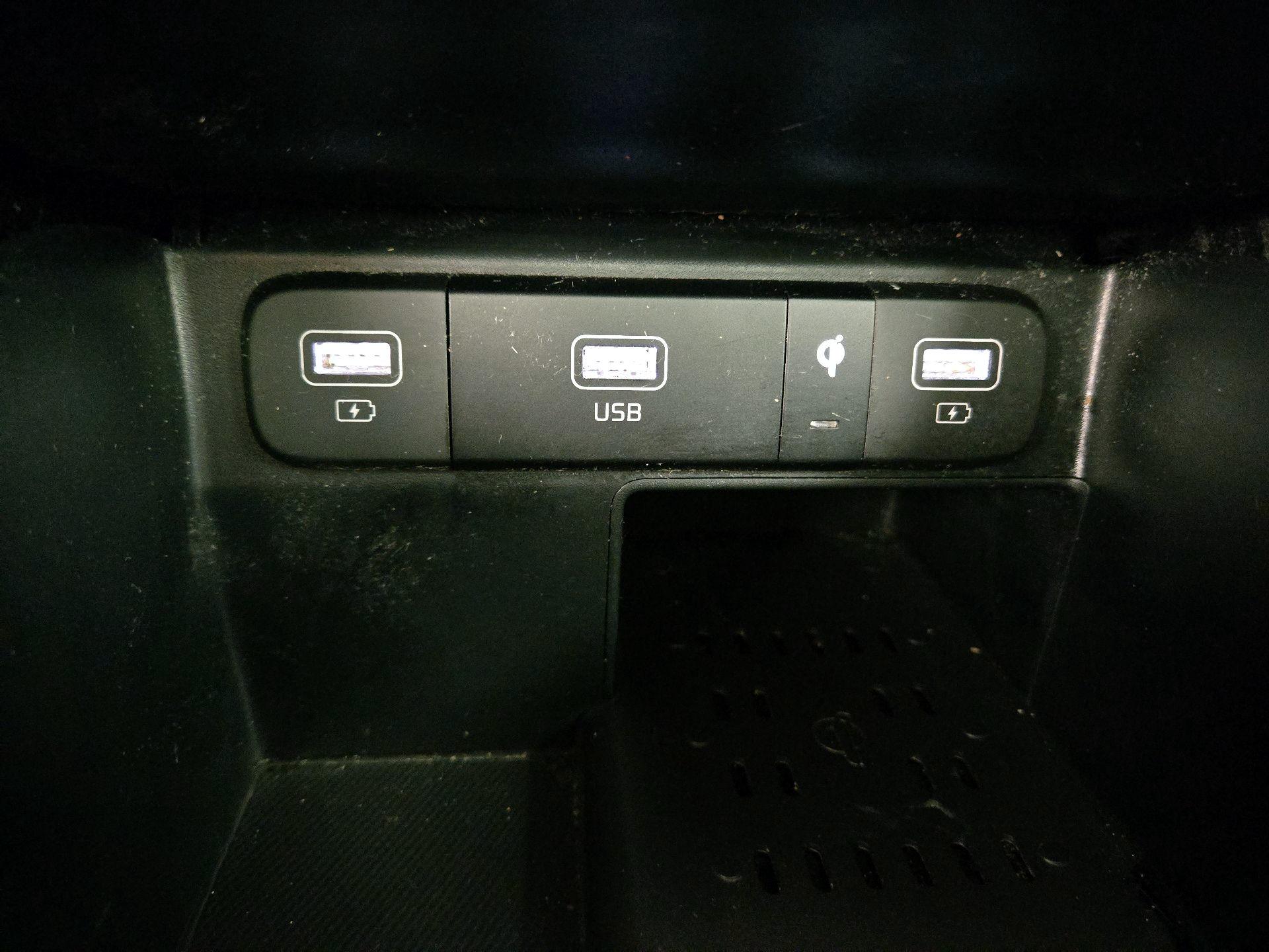 Thumbnail: 2022 Kia Sorento - 19