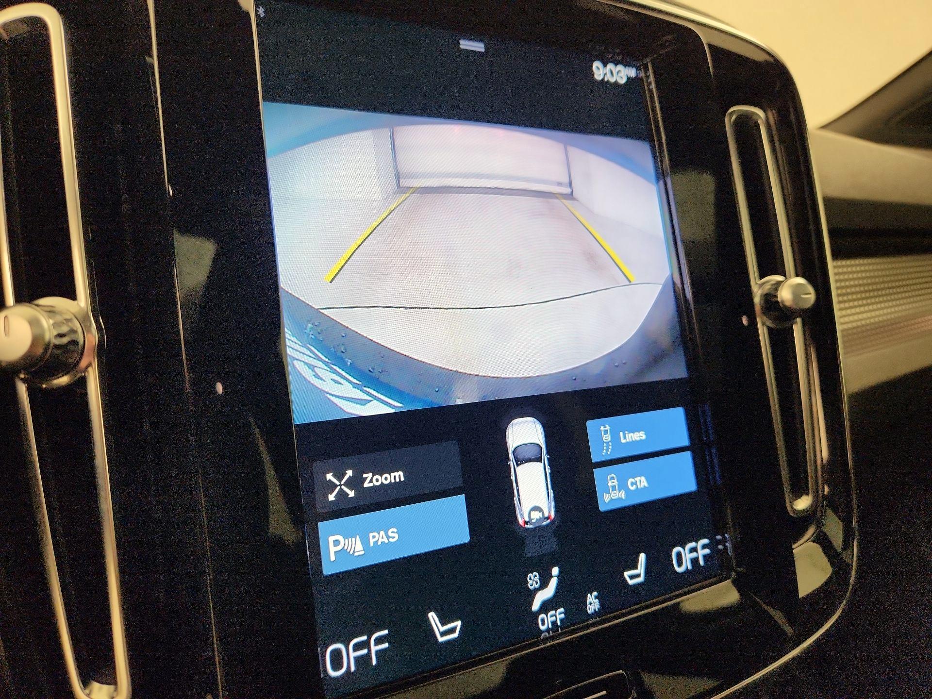 Thumbnail: 2022 Volvo XC40 - 15