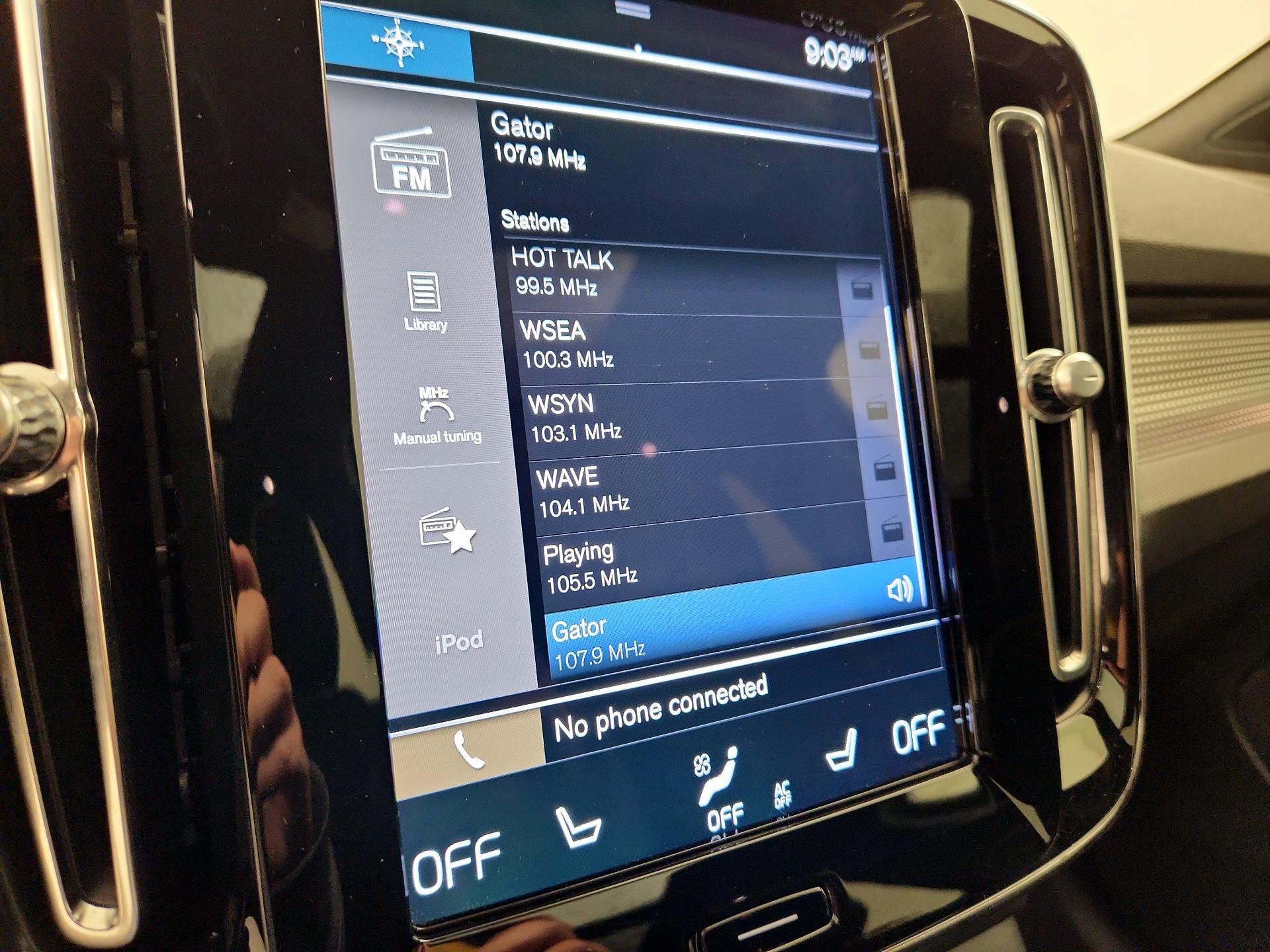 Thumbnail: 2022 Volvo XC40 - 16