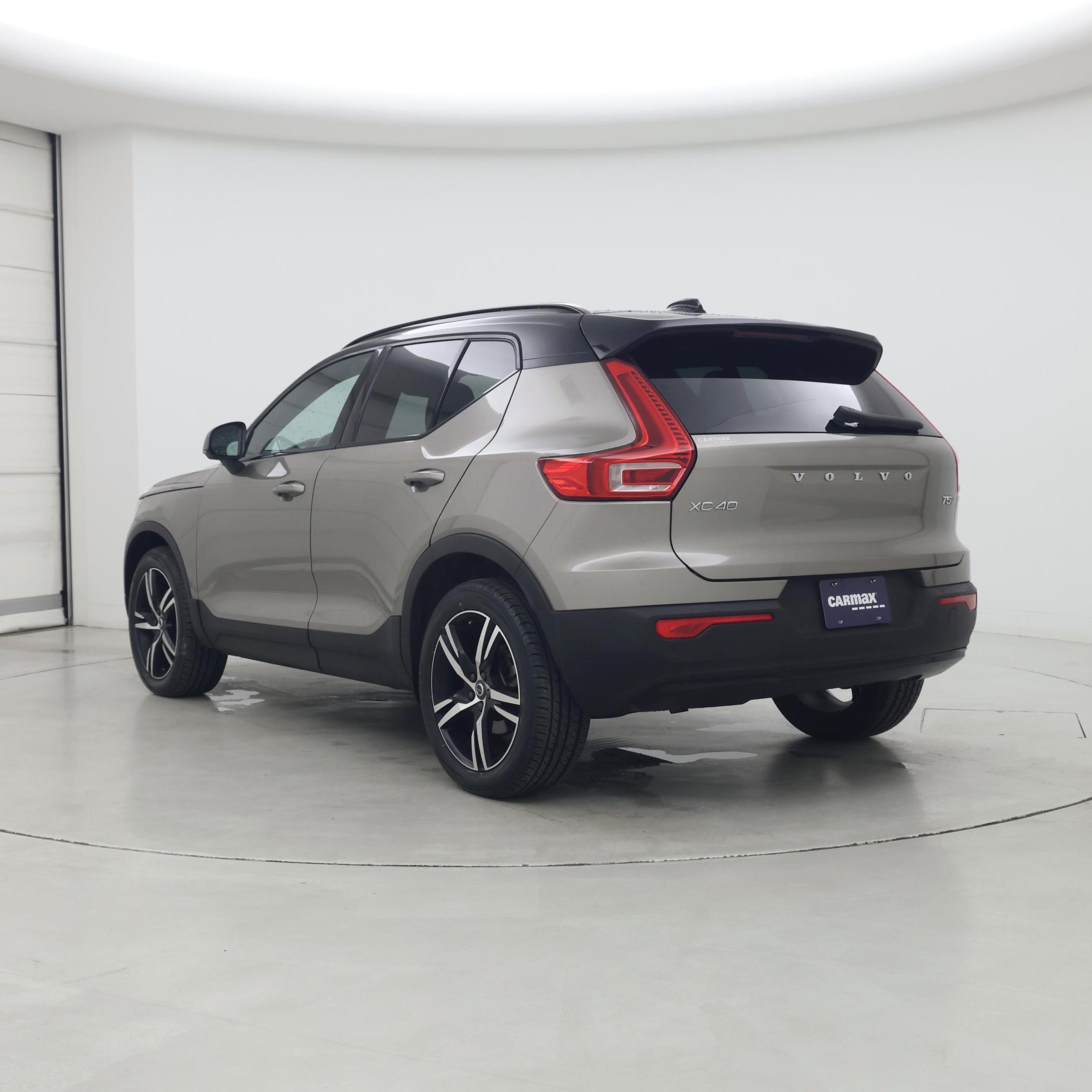 Thumbnail: 2022 Volvo XC40 - 2