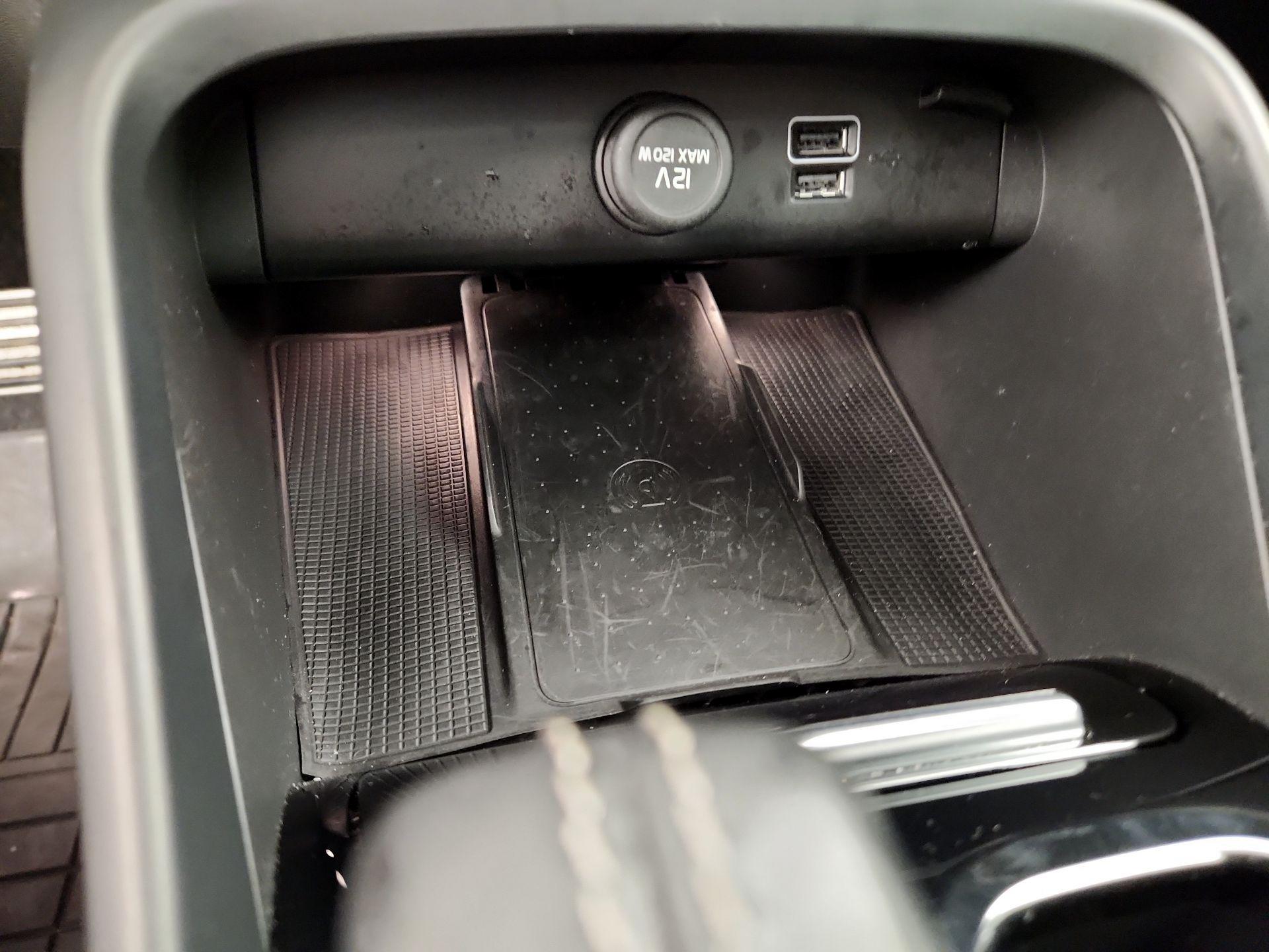 Thumbnail: 2022 Volvo XC40 - 19