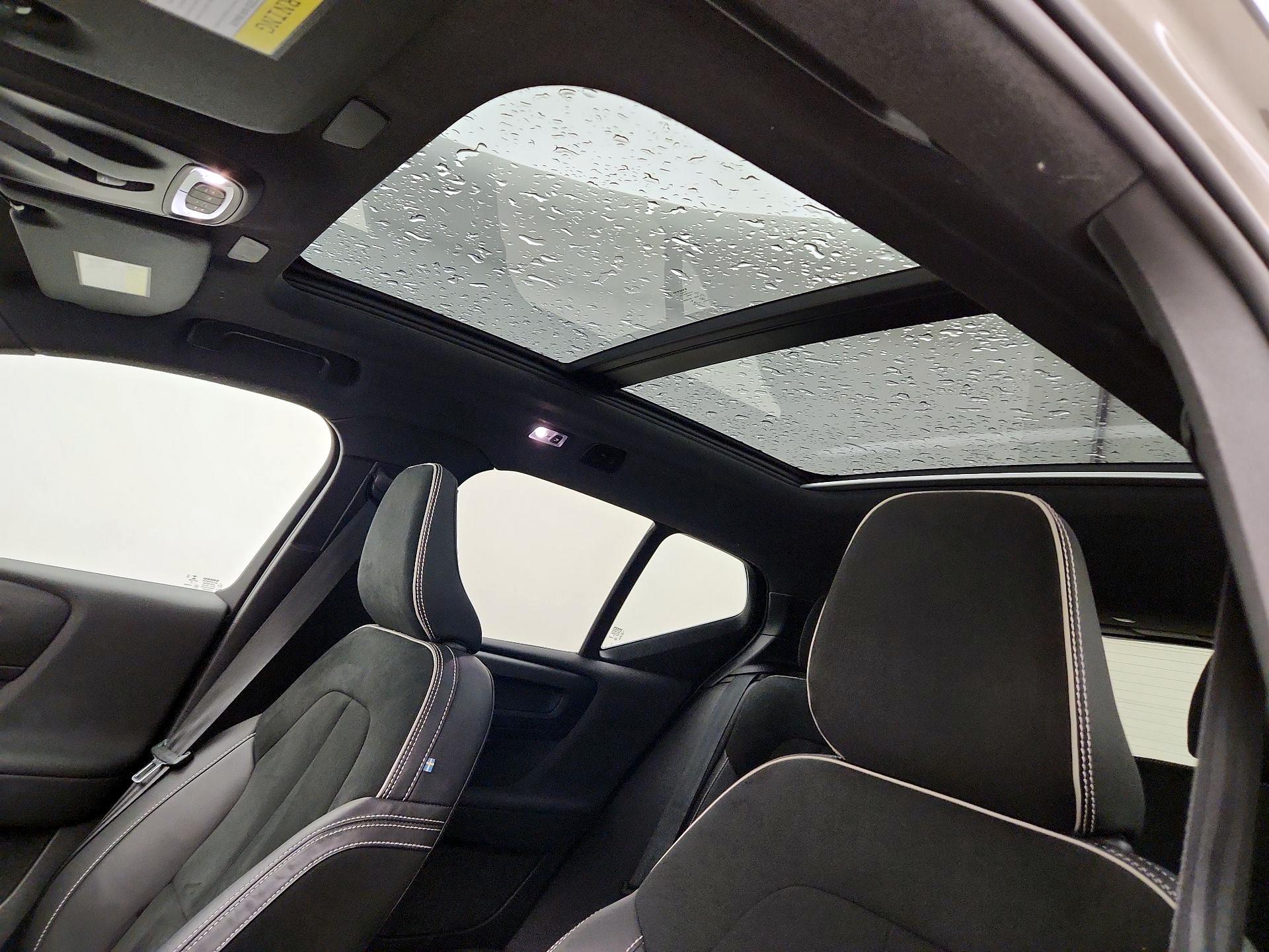 Thumbnail: 2022 Volvo XC40 - 20