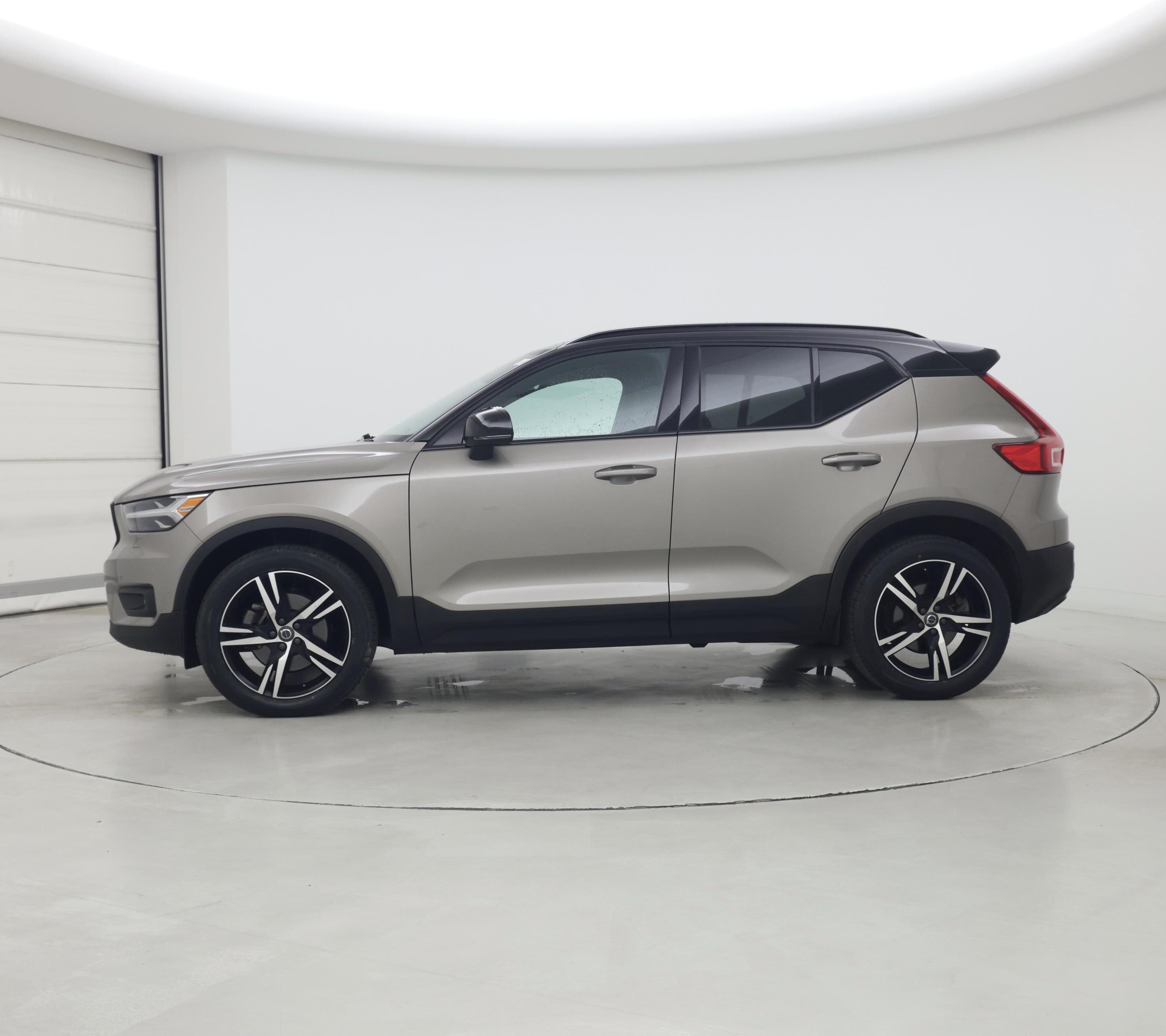 Thumbnail: 2022 Volvo XC40 - 3