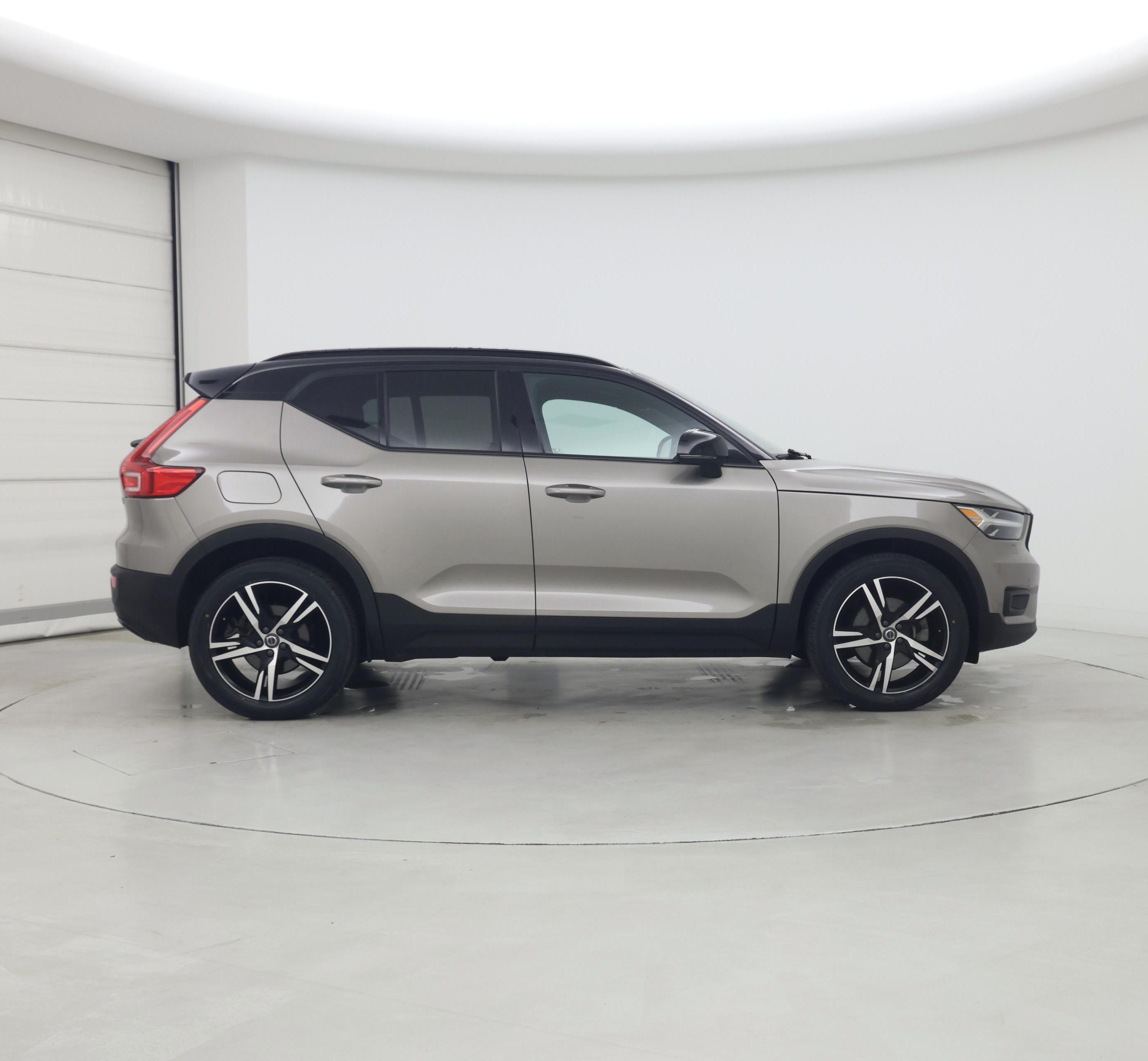 Thumbnail: 2022 Volvo XC40 - 7