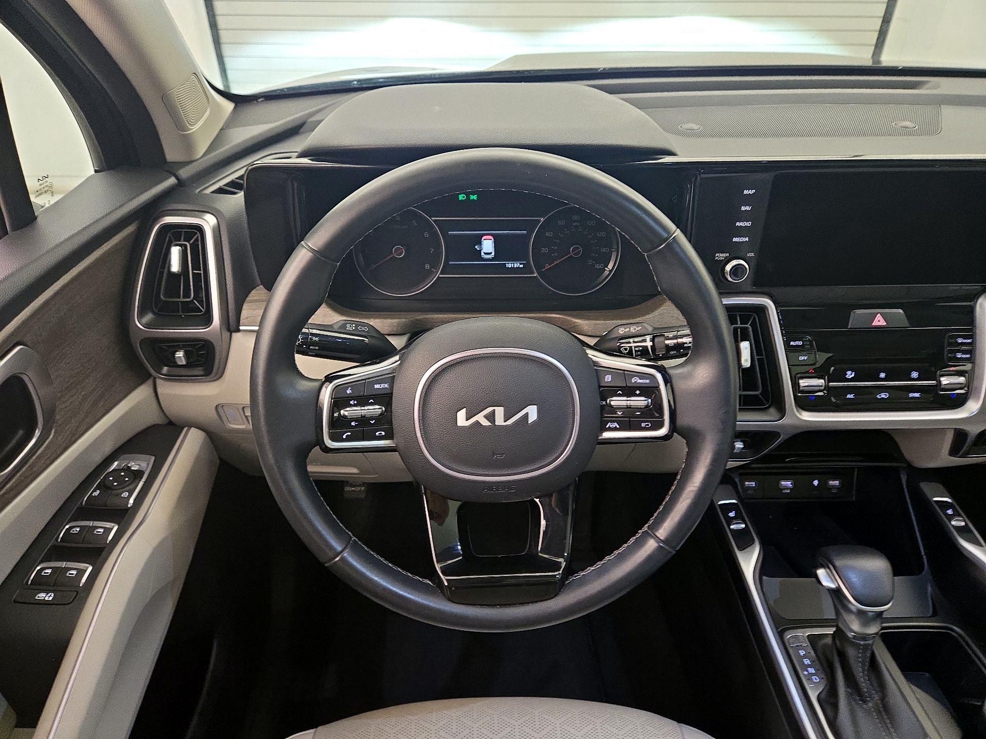 Thumbnail: 2023 Kia Sorento - 10