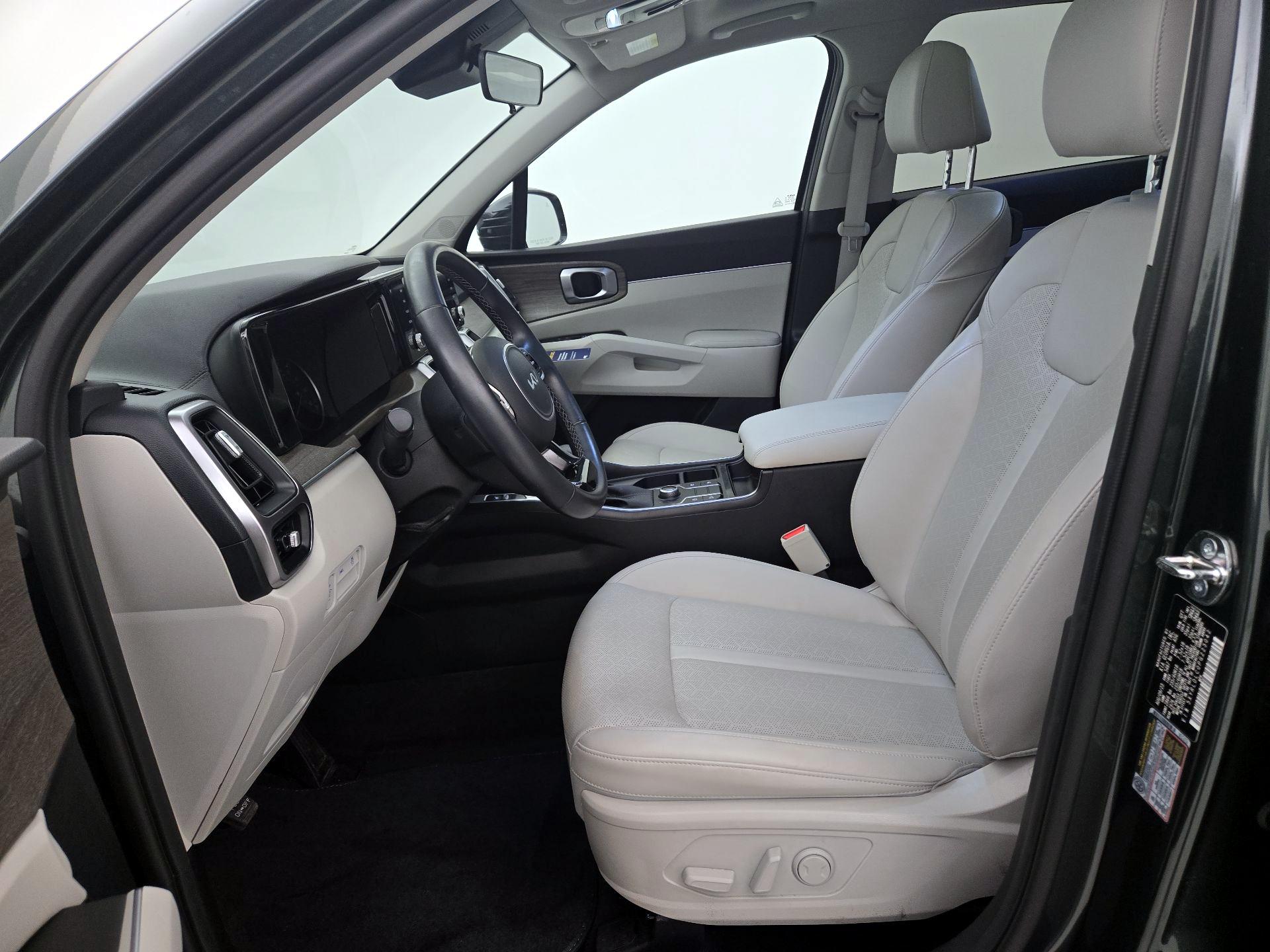 Thumbnail: 2023 Kia Sorento - 11