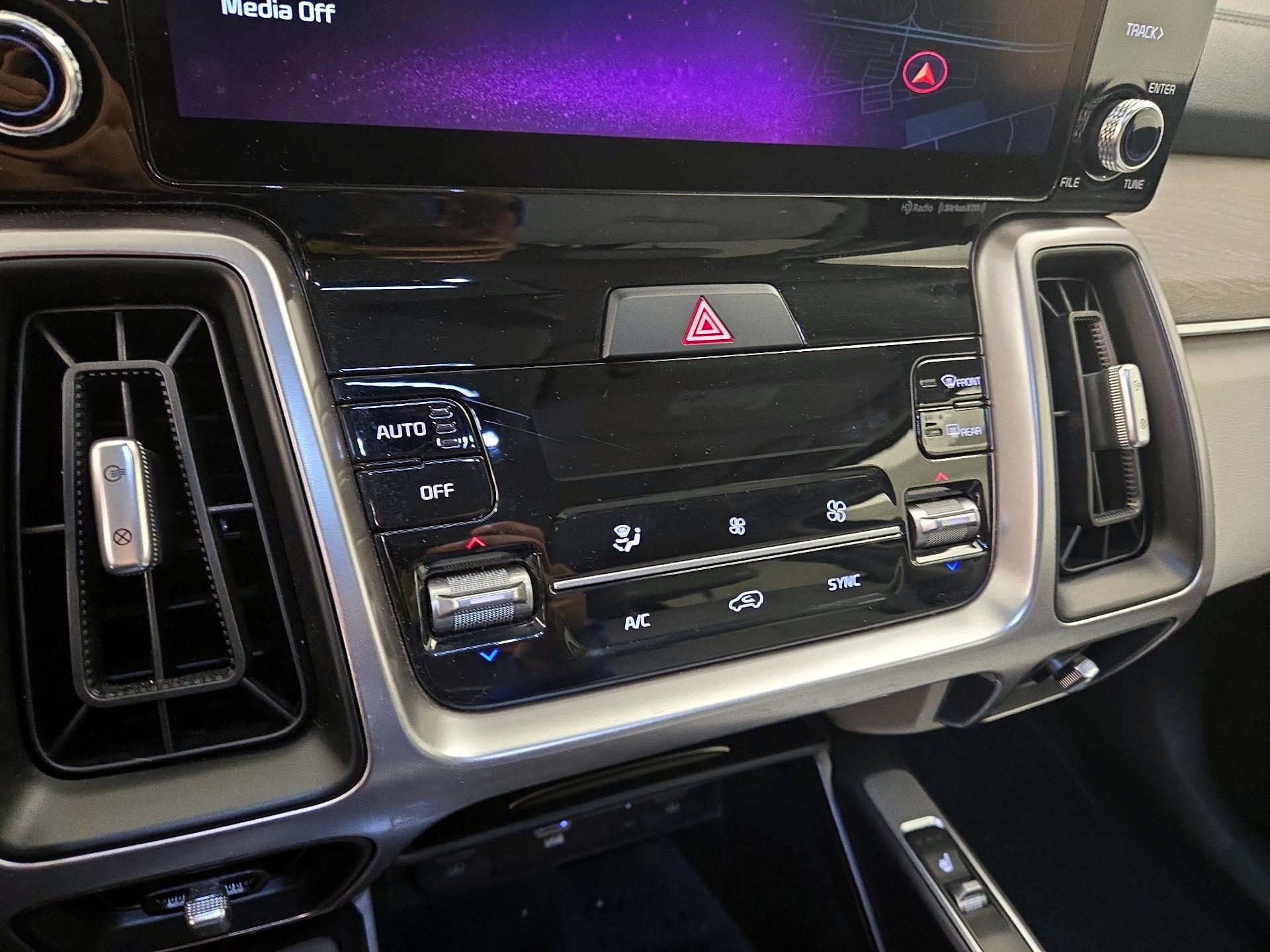 Thumbnail: 2023 Kia Sorento - 17