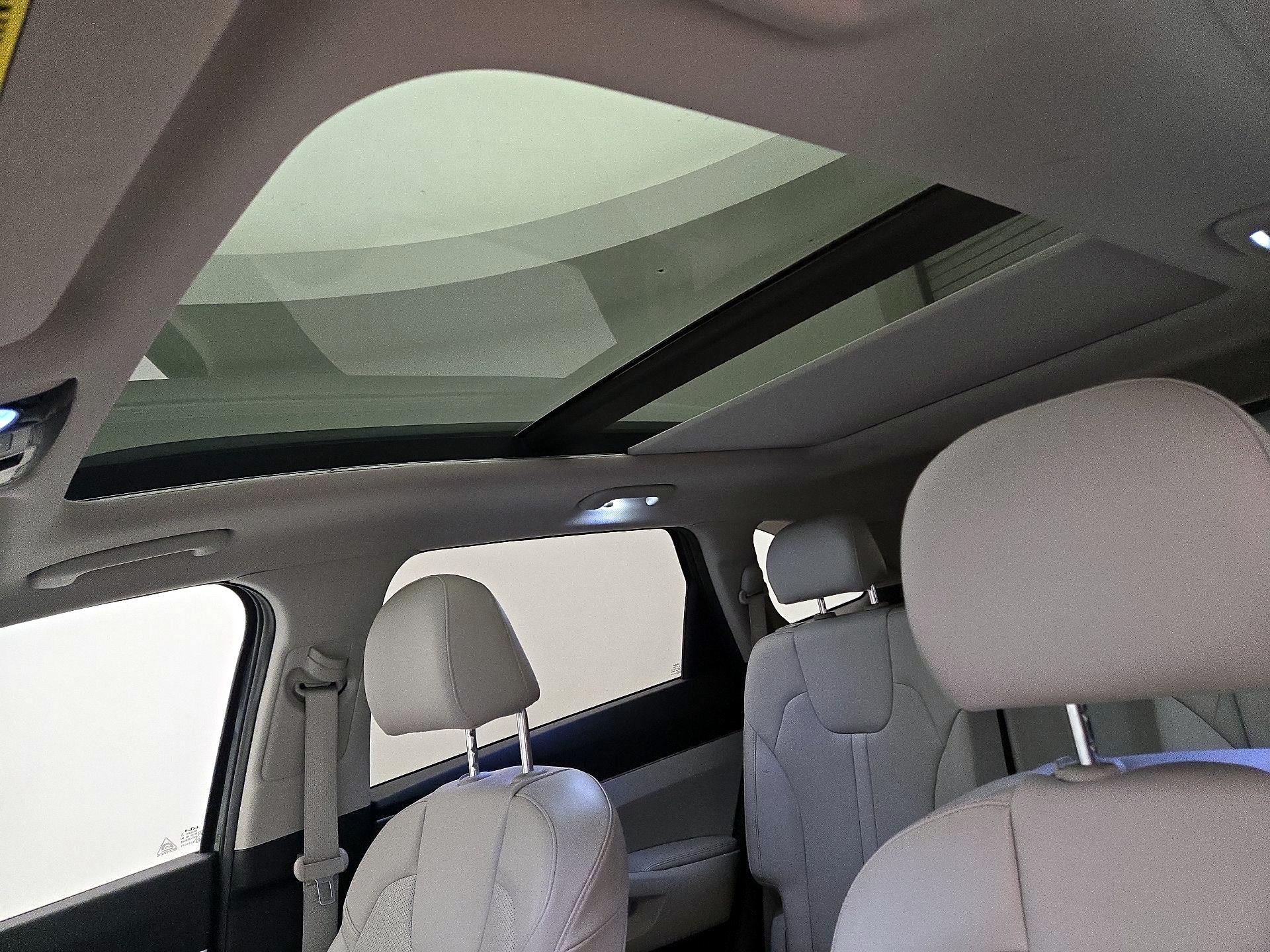 Thumbnail: 2023 Kia Sorento - 20