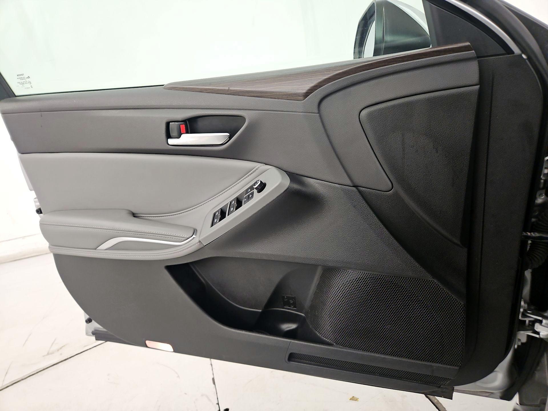 Thumbnail: 2020 Toyota Avalon - 12