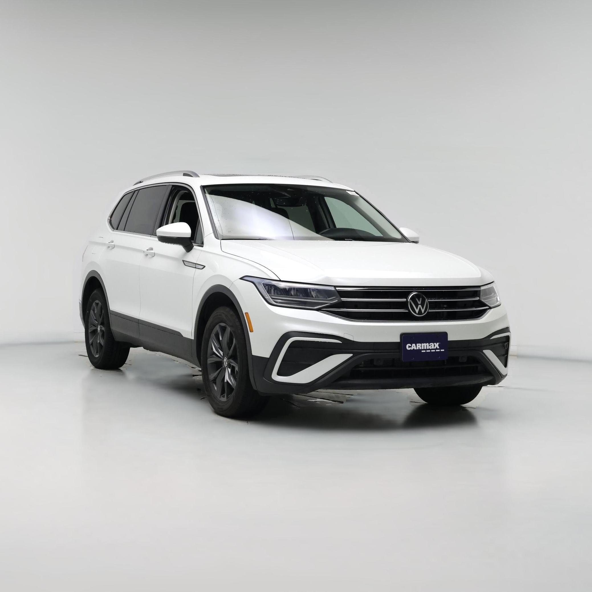Thumbnail: 2023 Volkswagen Tiguan - 1
