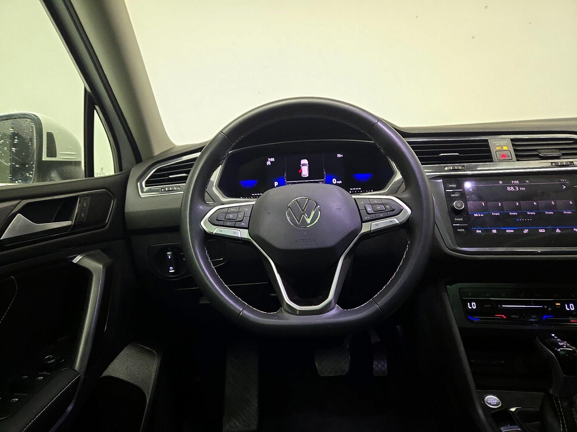 Thumbnail: 2023 Volkswagen Tiguan - 10