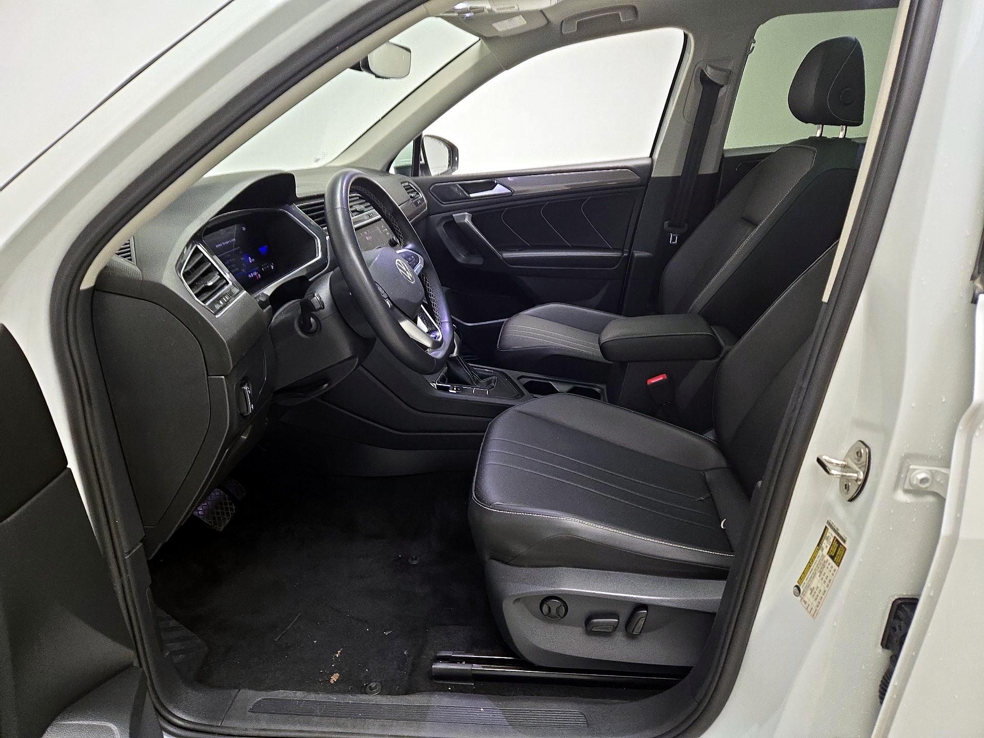 Thumbnail: 2023 Volkswagen Tiguan - 11