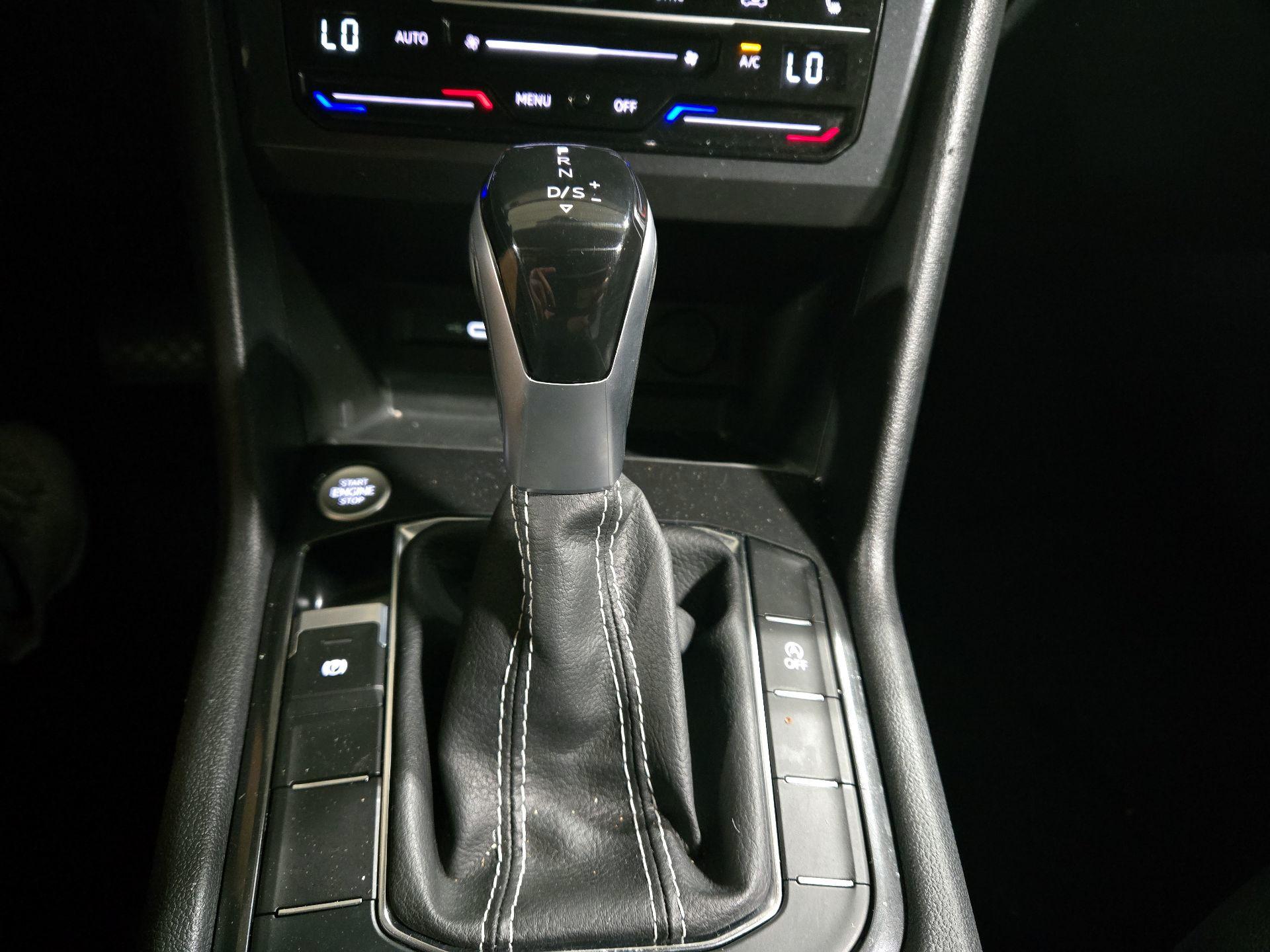 Thumbnail: 2023 Volkswagen Tiguan - 16