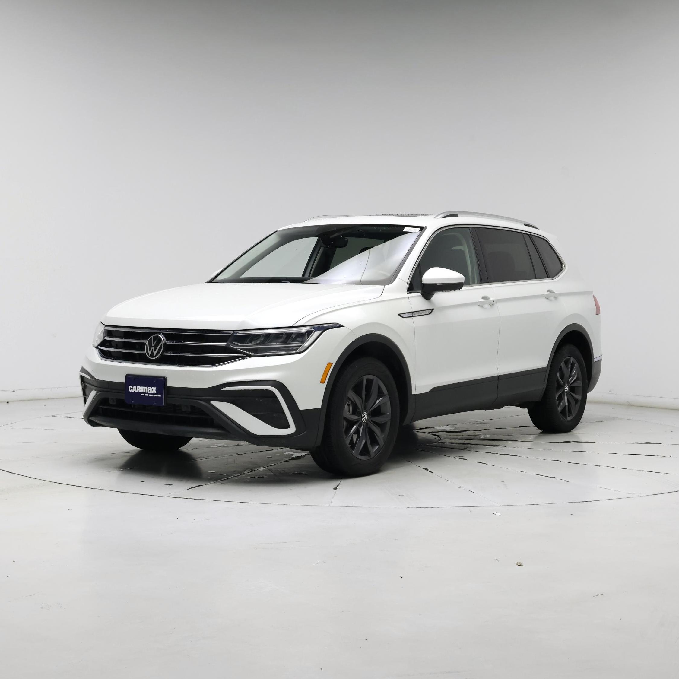 Thumbnail: 2023 Volkswagen Tiguan - 4