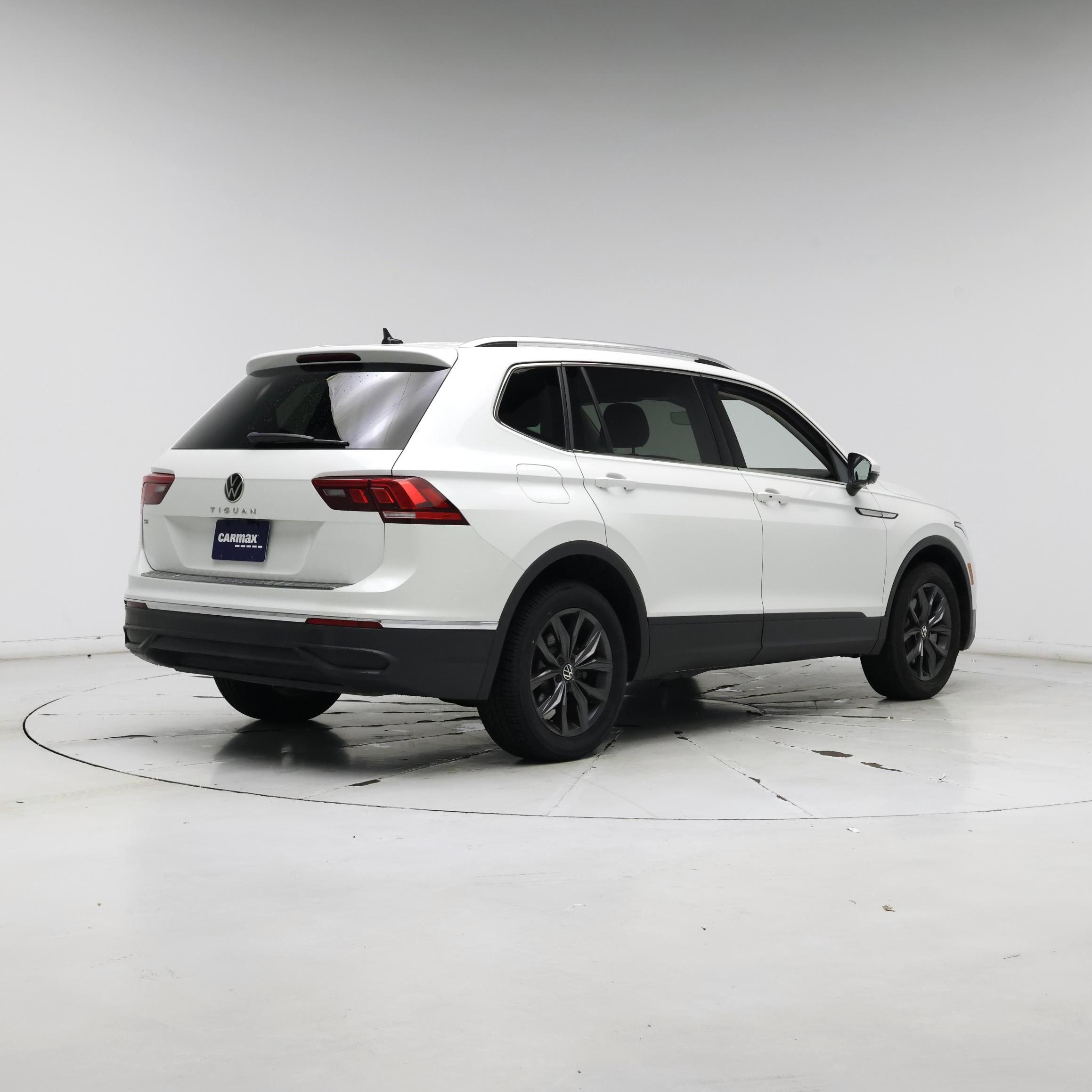 Thumbnail: 2023 Volkswagen Tiguan - 8