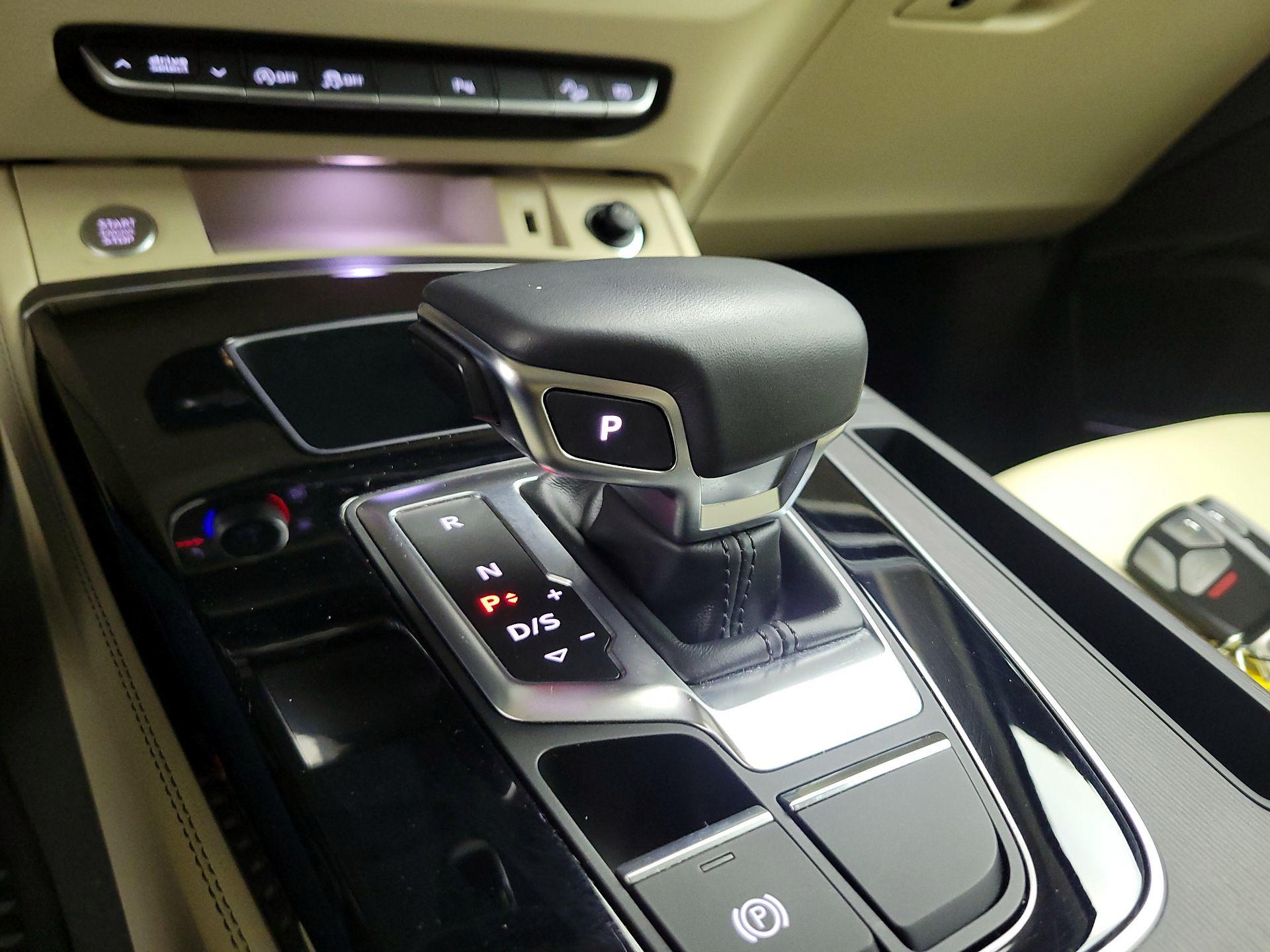 Thumbnail: 2022 Audi Q5 - 17