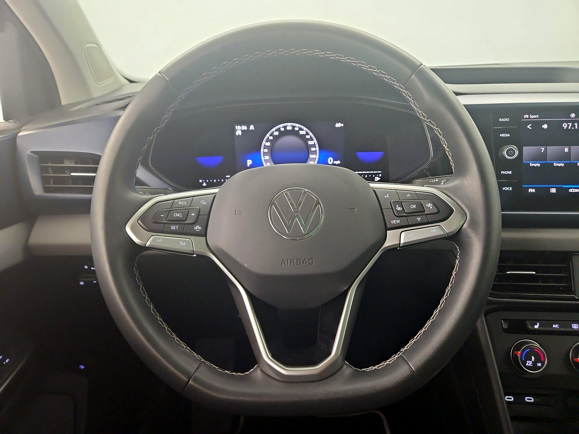 Thumbnail: 2022 Volkswagen Taos - 10