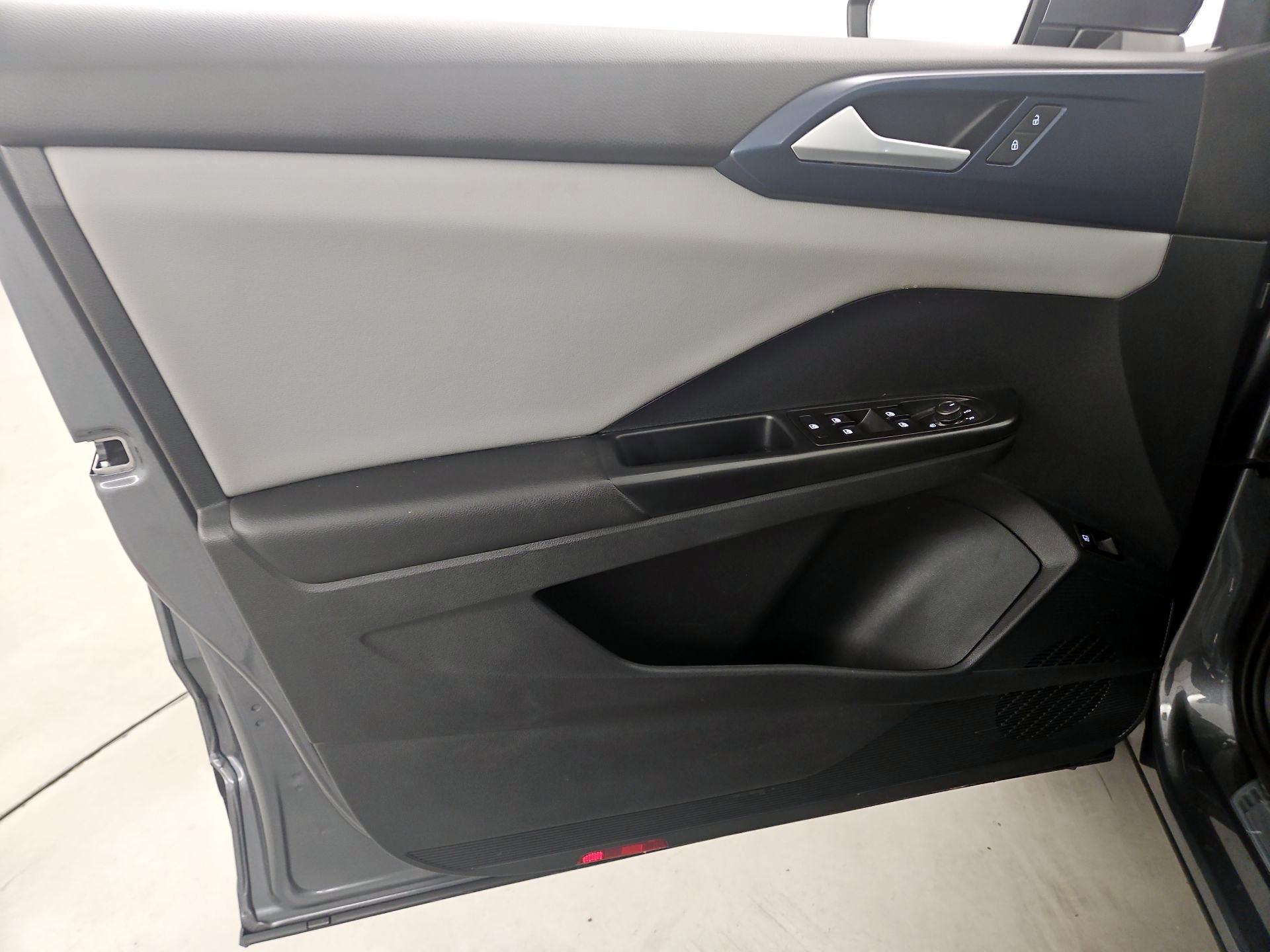 Thumbnail: 2022 Volkswagen Taos - 12