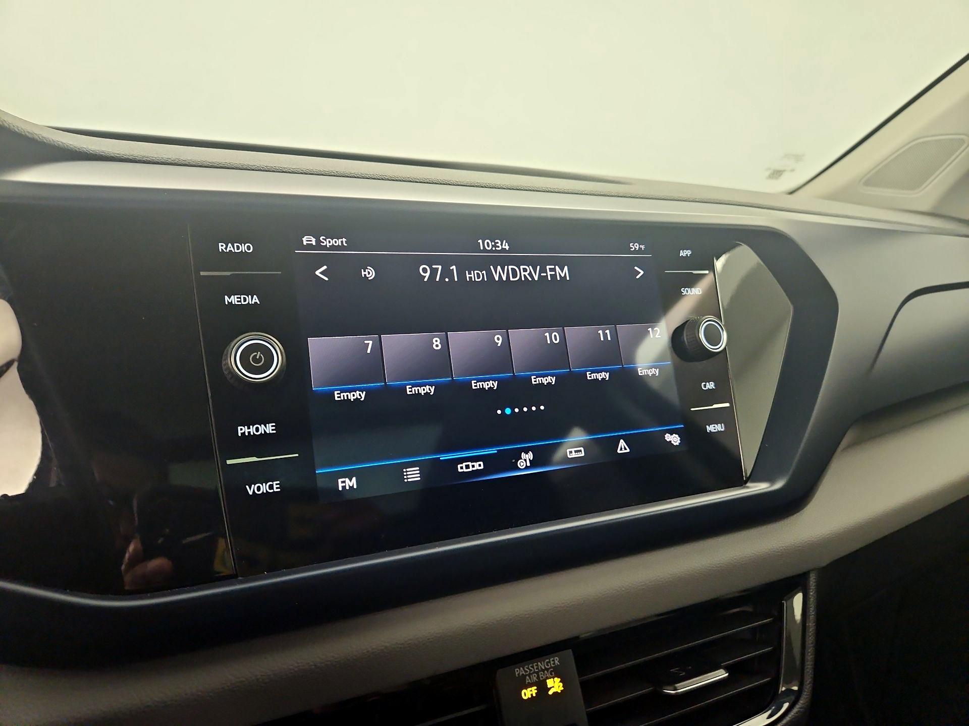 Thumbnail: 2022 Volkswagen Taos - 15