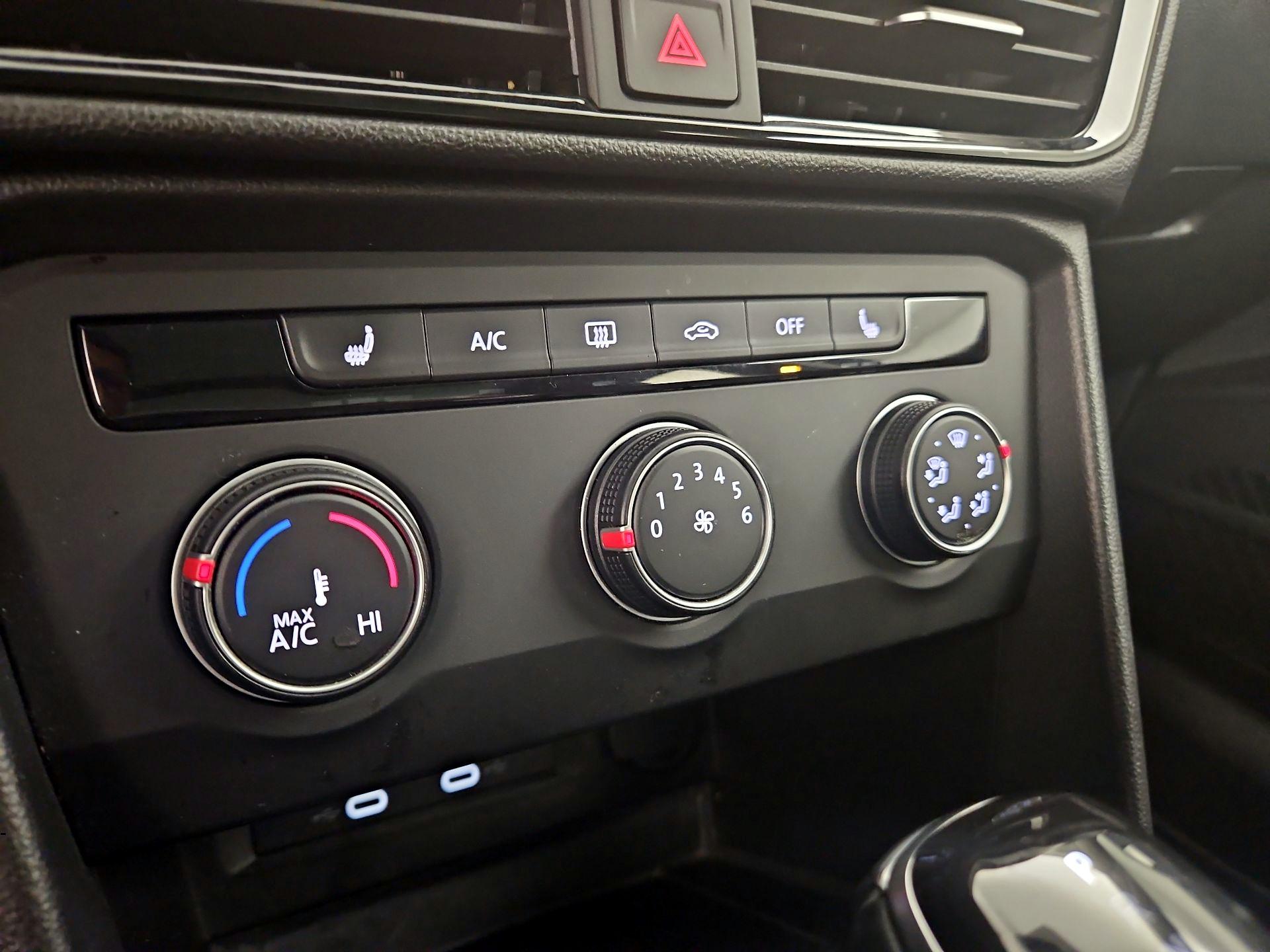 Thumbnail: 2022 Volkswagen Taos - 16