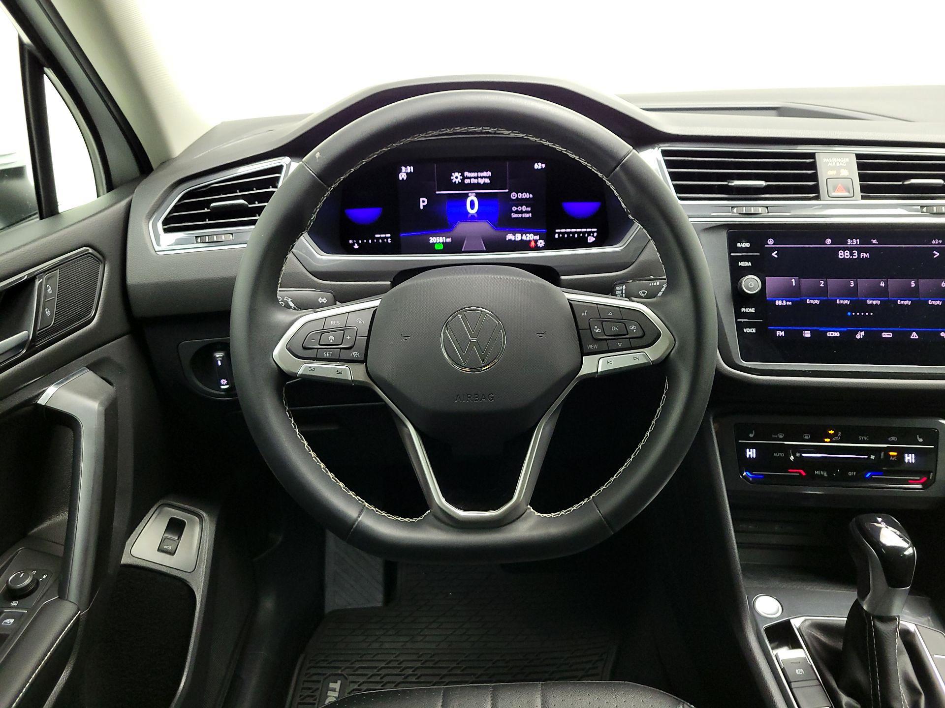 Thumbnail: 2022 Volkswagen Tiguan - 10