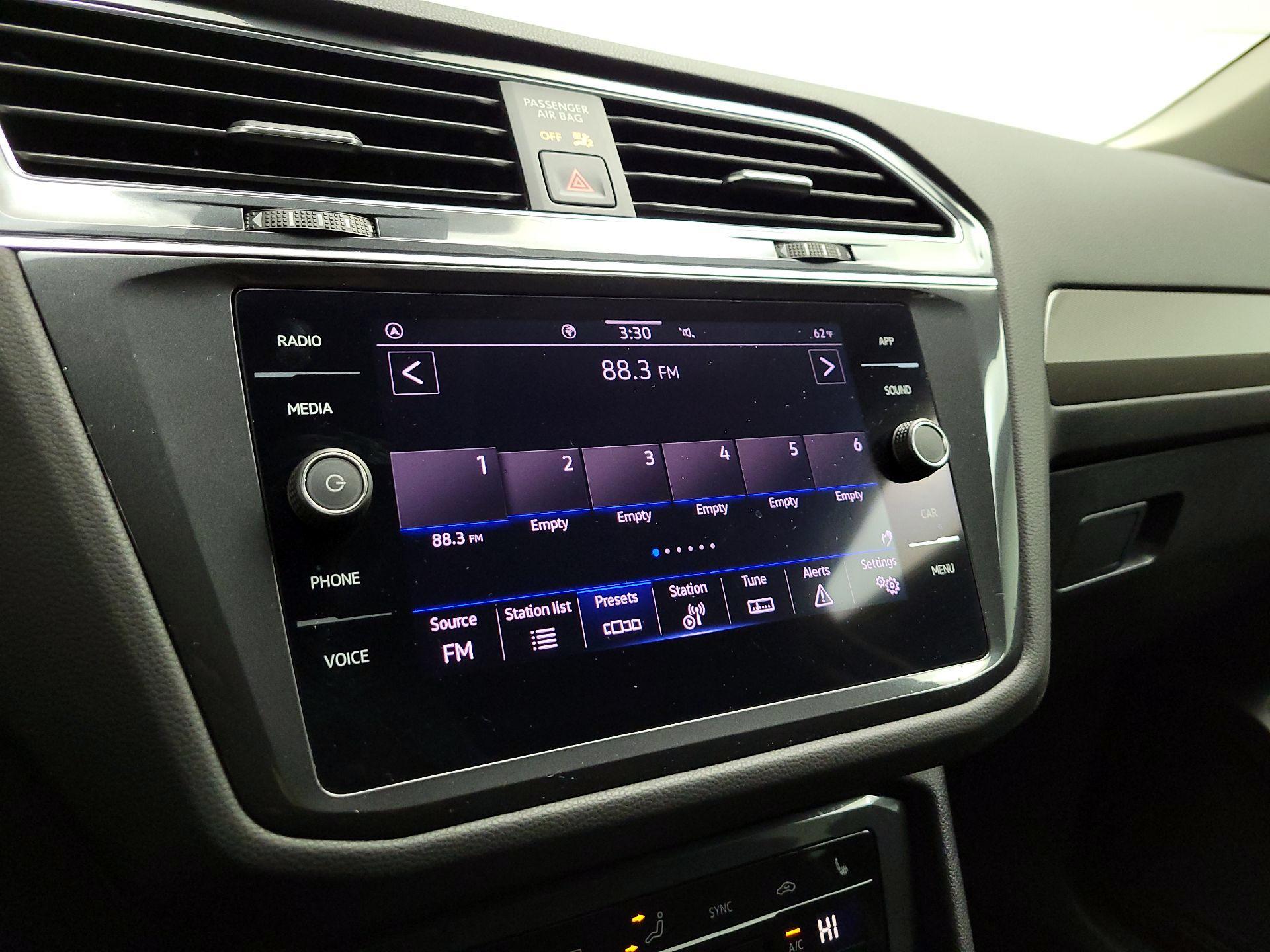 Thumbnail: 2022 Volkswagen Tiguan - 14