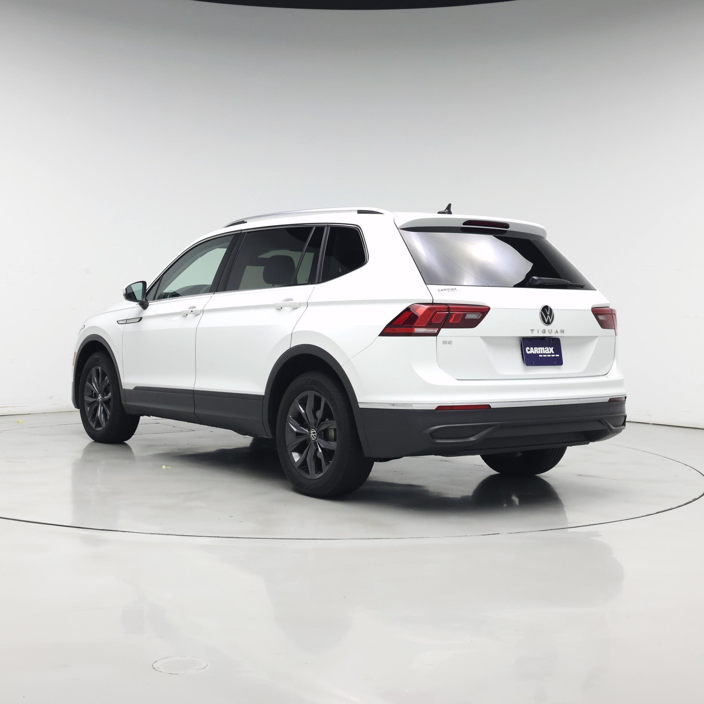 Thumbnail: 2022 Volkswagen Tiguan - 2