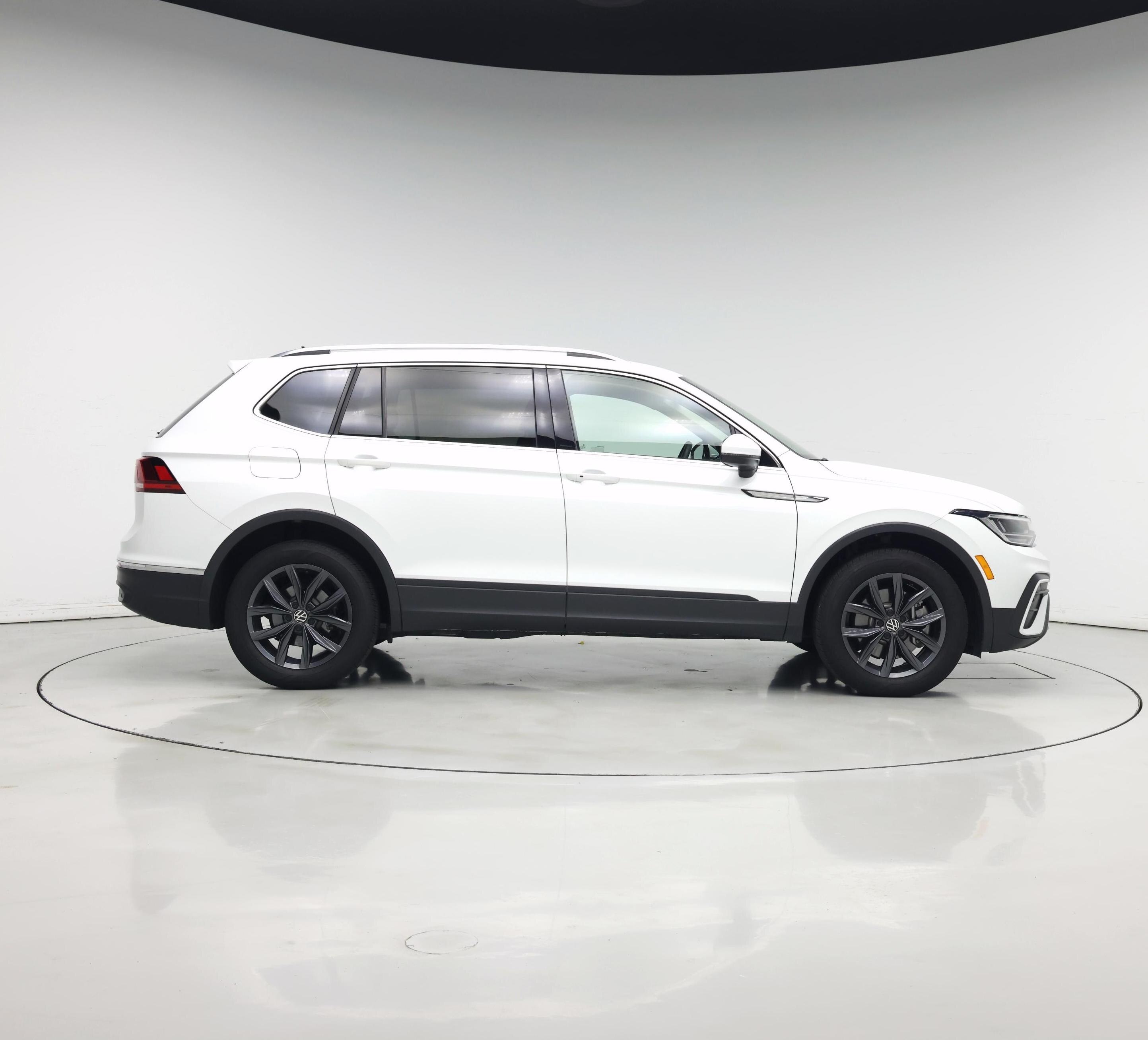 Thumbnail: 2022 Volkswagen Tiguan - 7