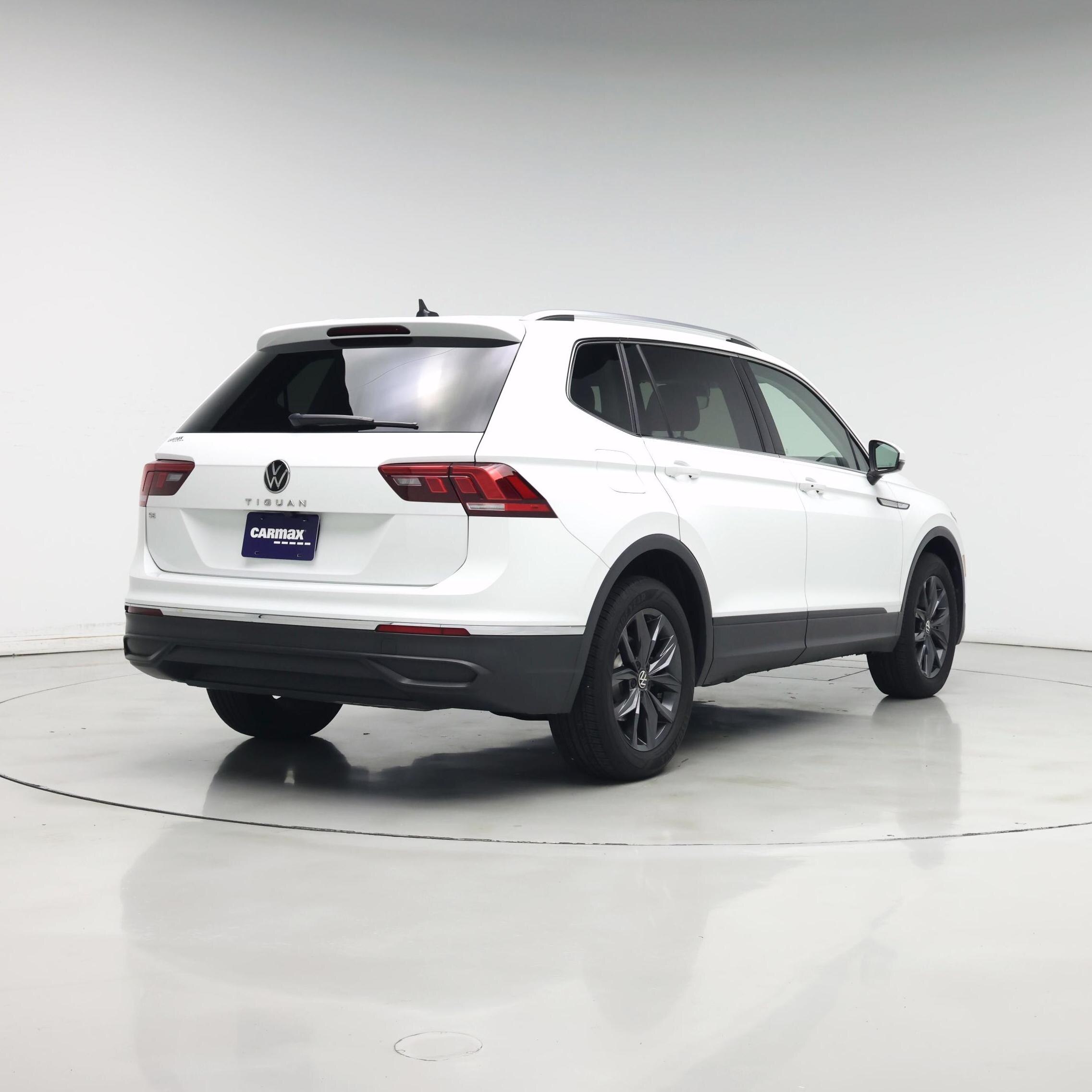 Thumbnail: 2022 Volkswagen Tiguan - 8