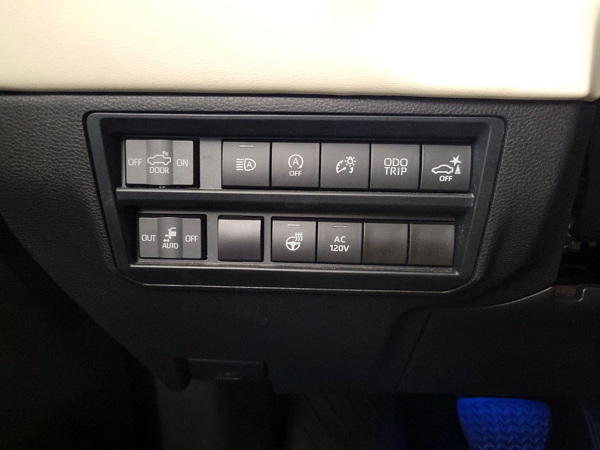 Thumbnail: 2023 Toyota Tundra - 13