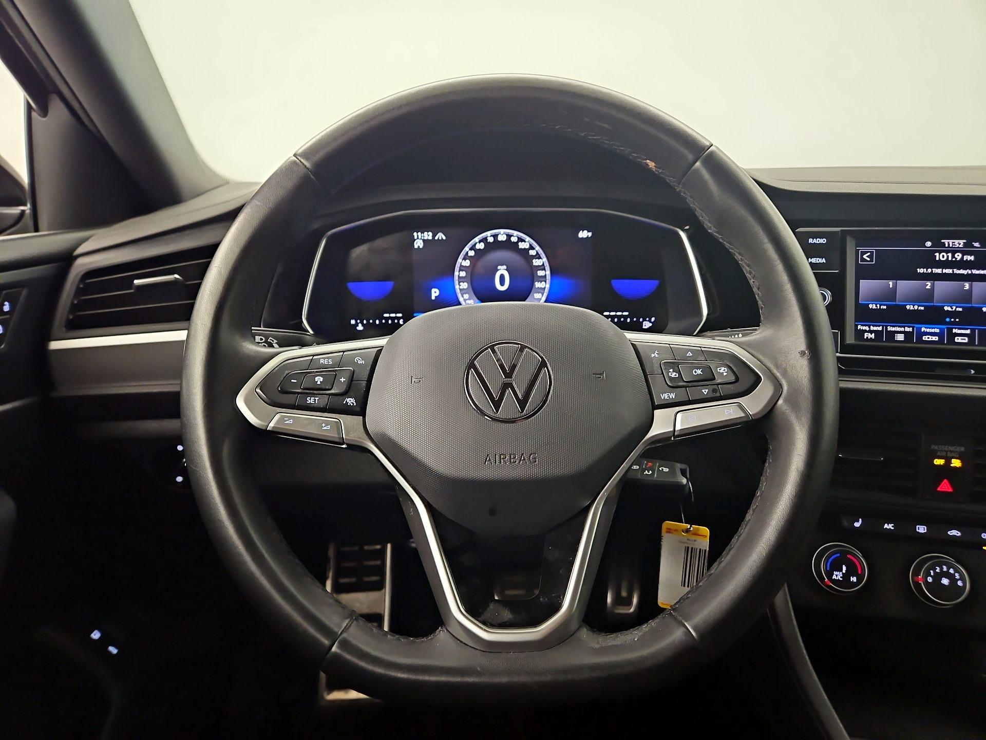 Thumbnail: 2024 Volkswagen Jetta - 10