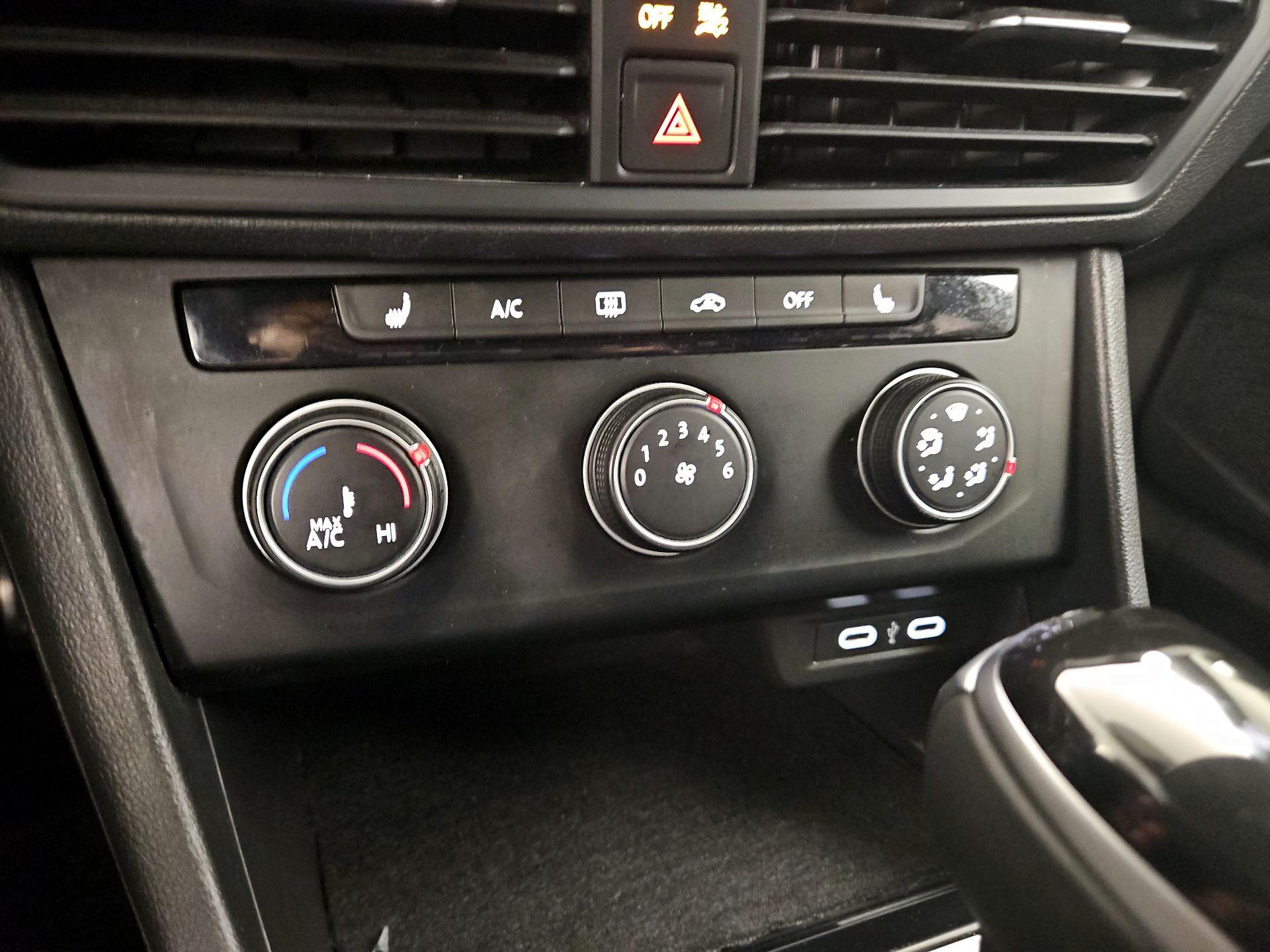 Thumbnail: 2024 Volkswagen Jetta - 16