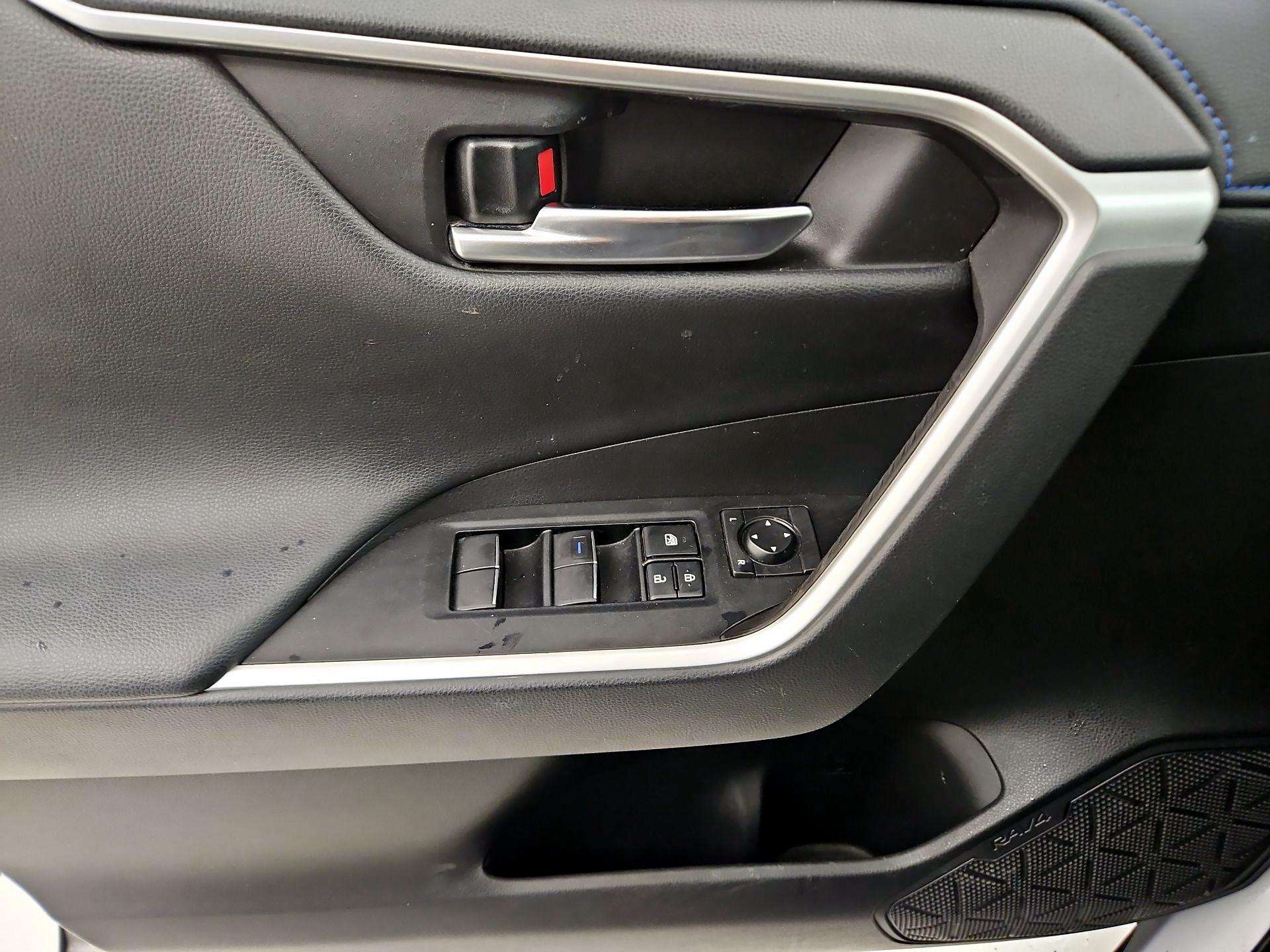 Thumbnail: 2021 Toyota RAV4 - 12