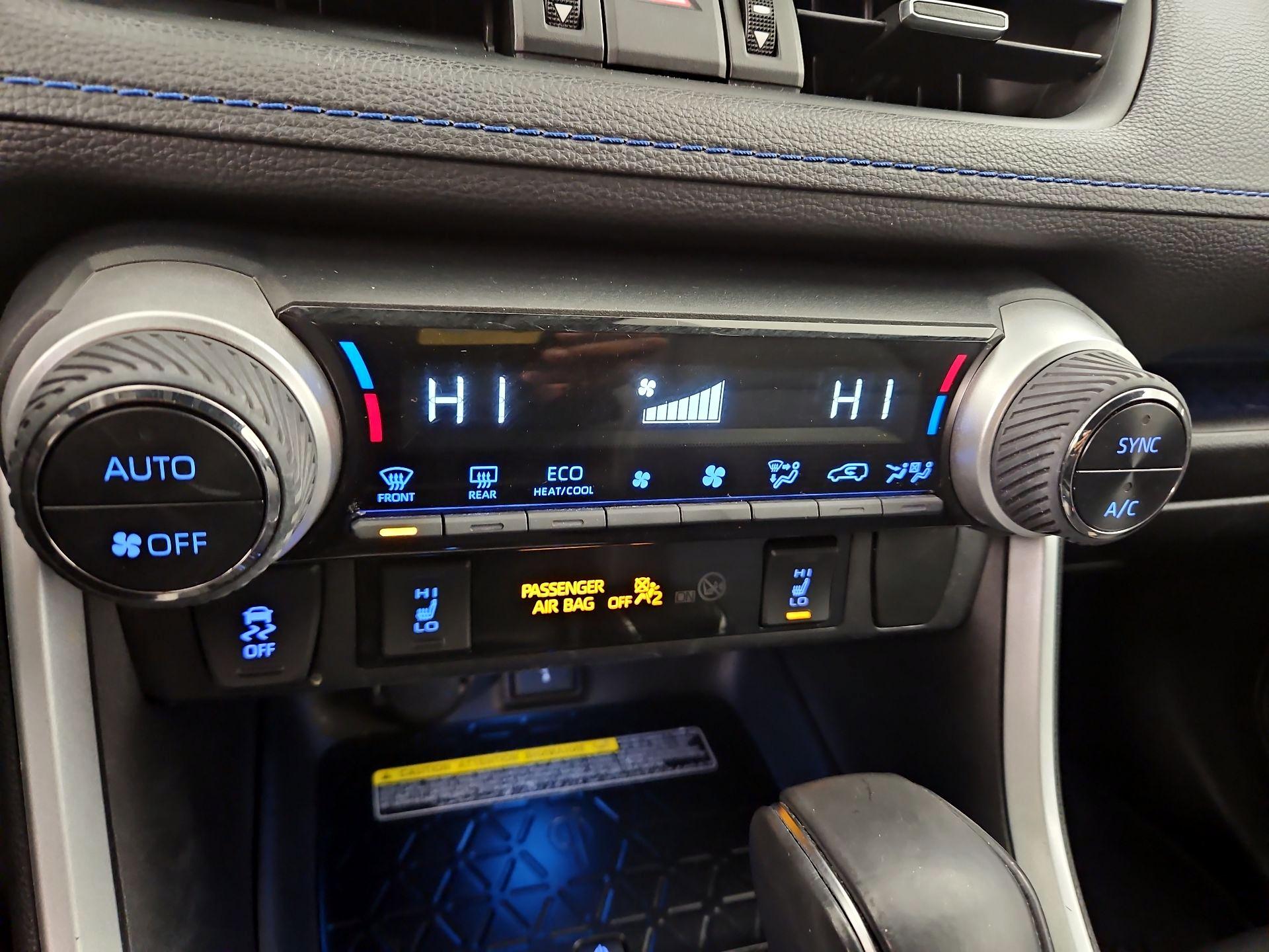 Thumbnail: 2021 Toyota RAV4 - 16