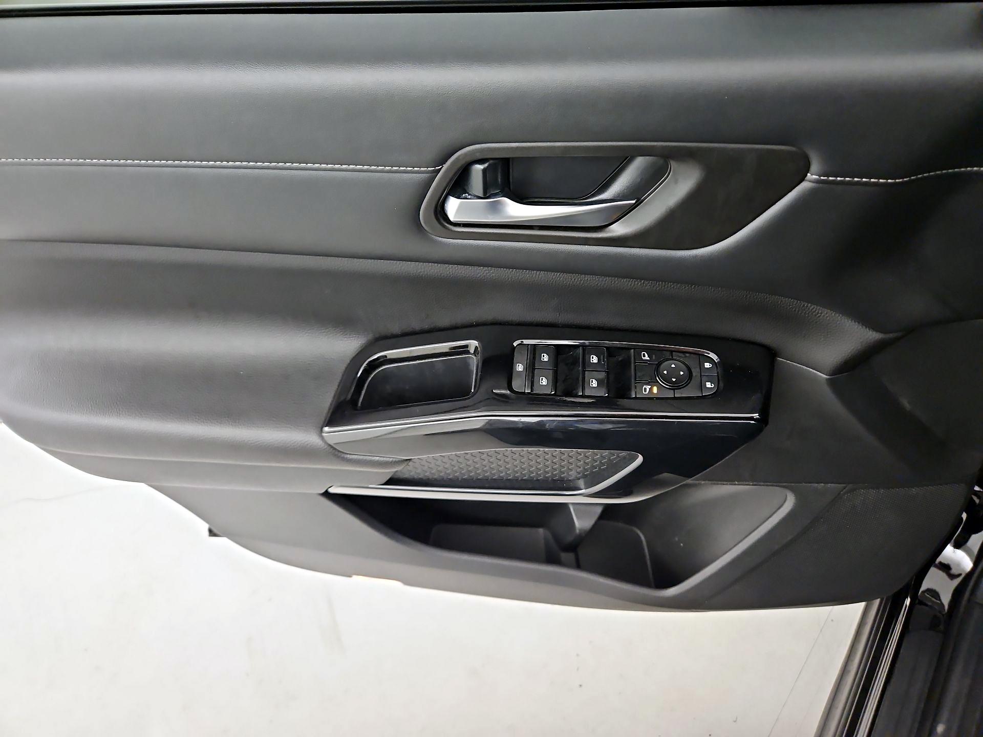 Thumbnail: 2022 Nissan Pathfinder - 12