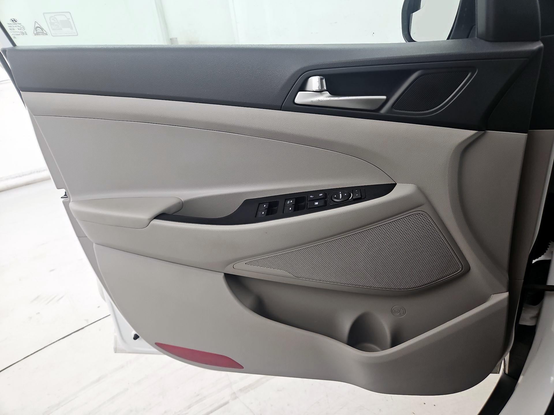 Thumbnail: 2019 Hyundai Tucson - 12