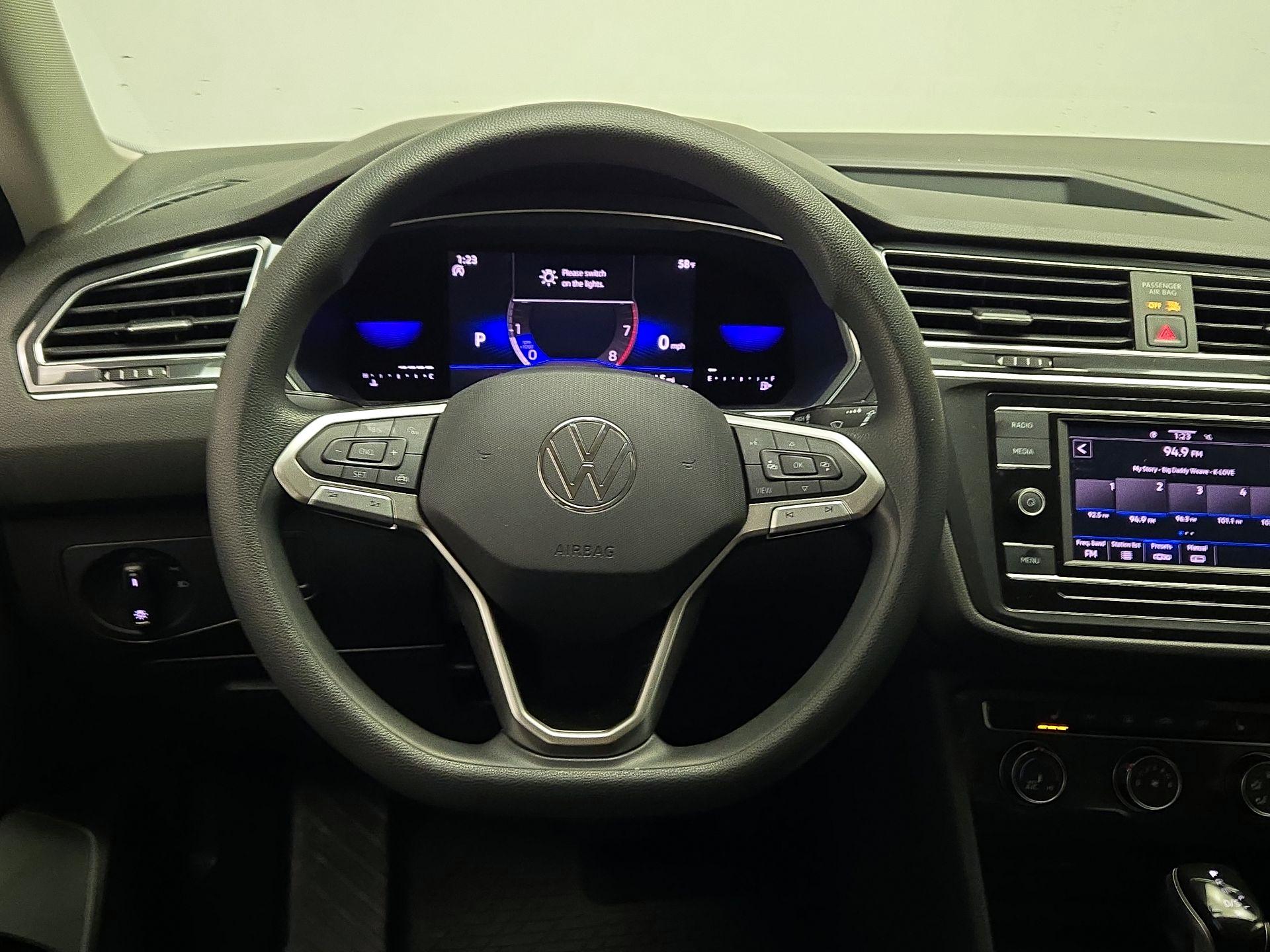 Thumbnail: 2022 Volkswagen Tiguan - 10