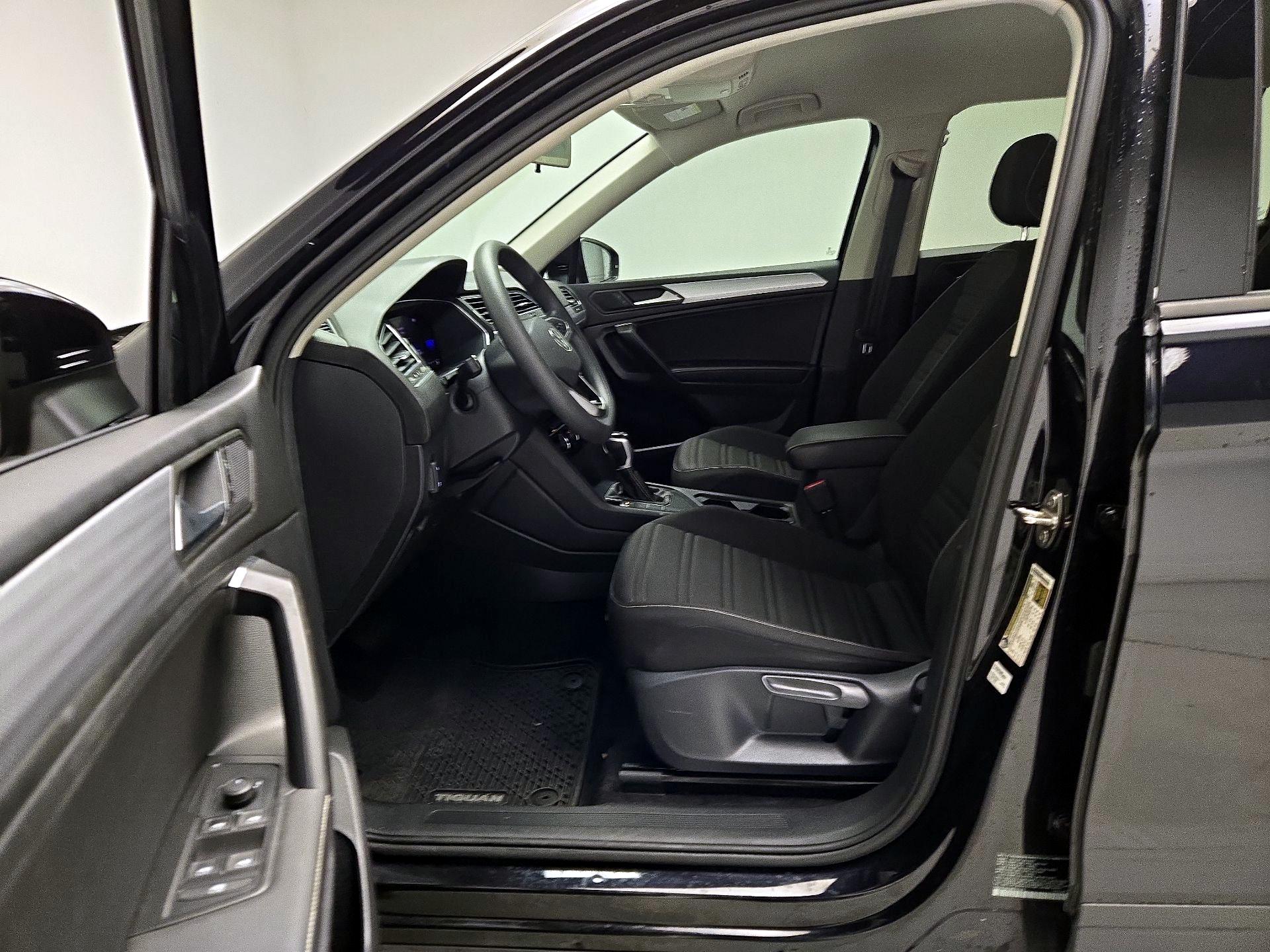 Thumbnail: 2022 Volkswagen Tiguan - 11