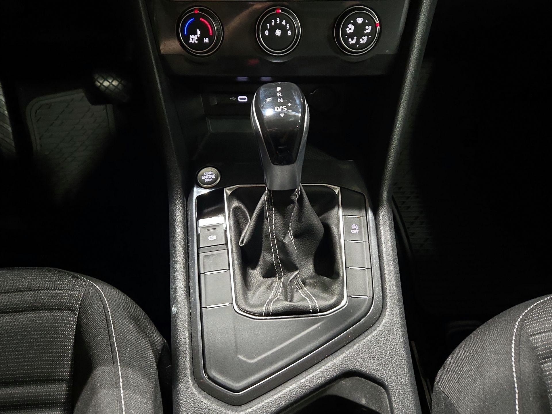 Thumbnail: 2022 Volkswagen Tiguan - 17